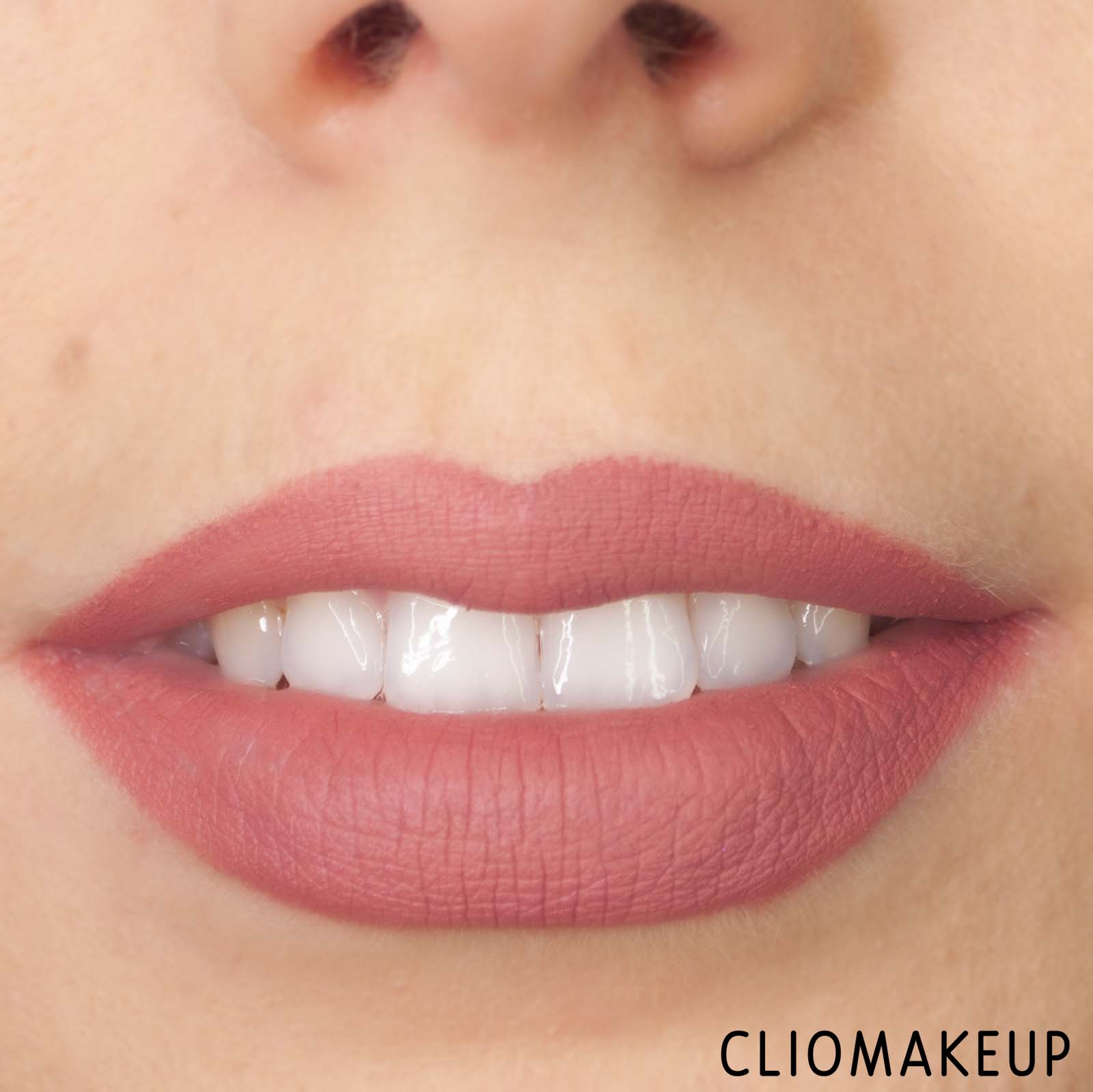 cliomakeup-recensione-set-labbra-kylie-jenner-matte-liquid-lipstick-e-lip-liner-11