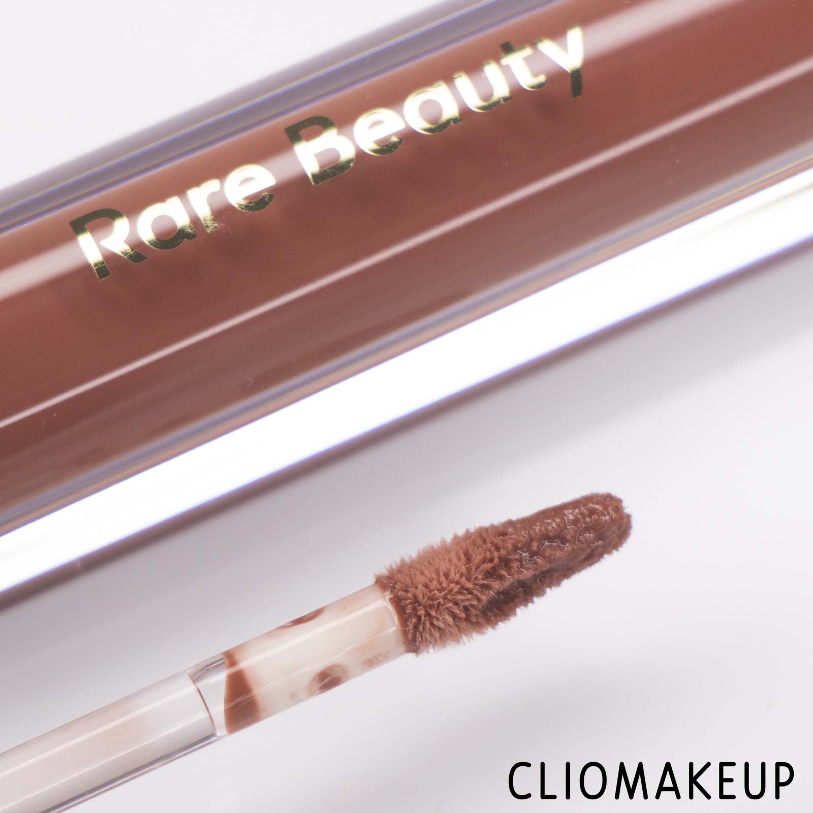 Cliomakeup-Recensione-Gloss-Rare-Beauty-Stay-Vulnerable-Glossy-Lip-Balm-5