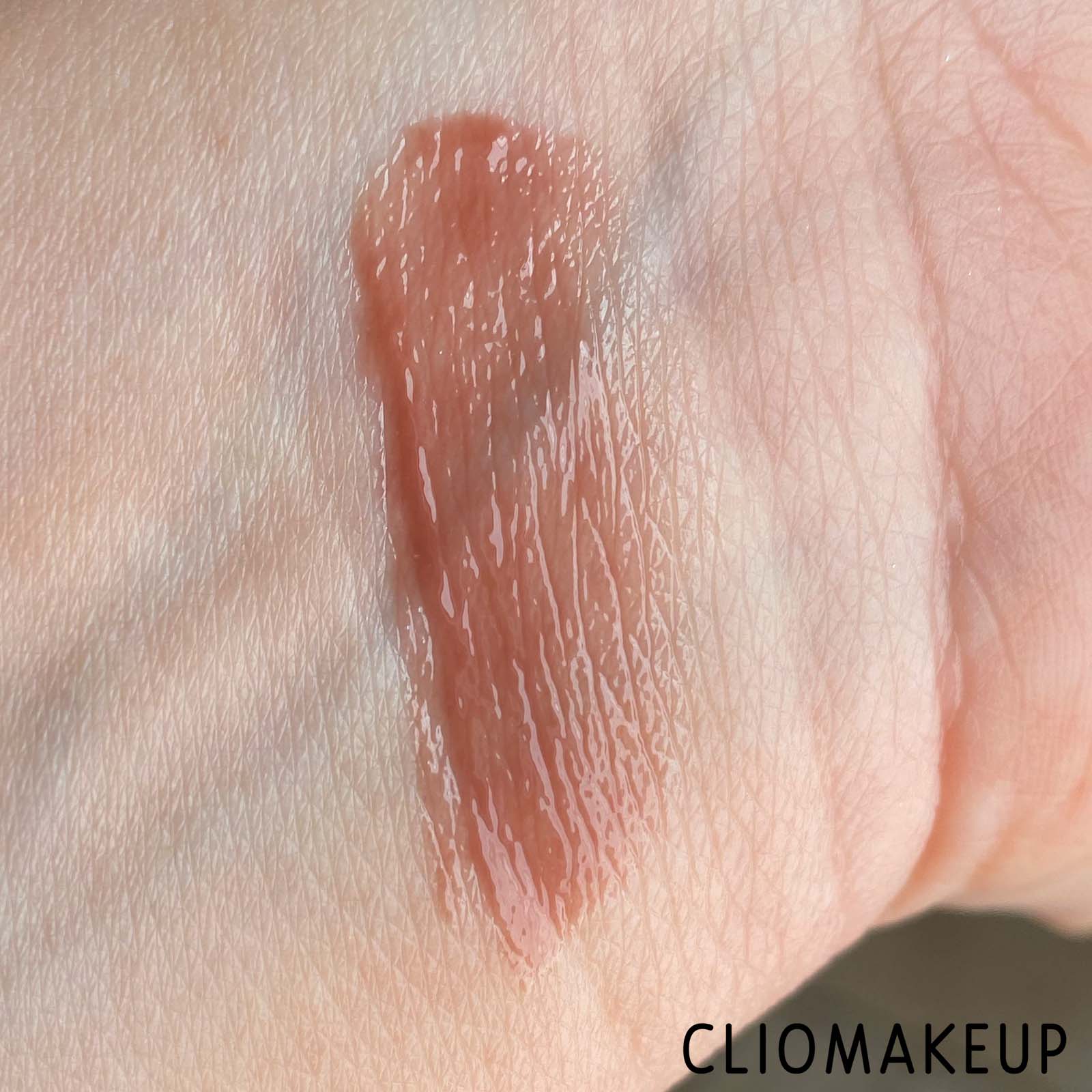 Cliomakeup-Recensione-Gloss-Rare-Beauty-Stay-Vulnerable-Glossy-Lip-Balm-6