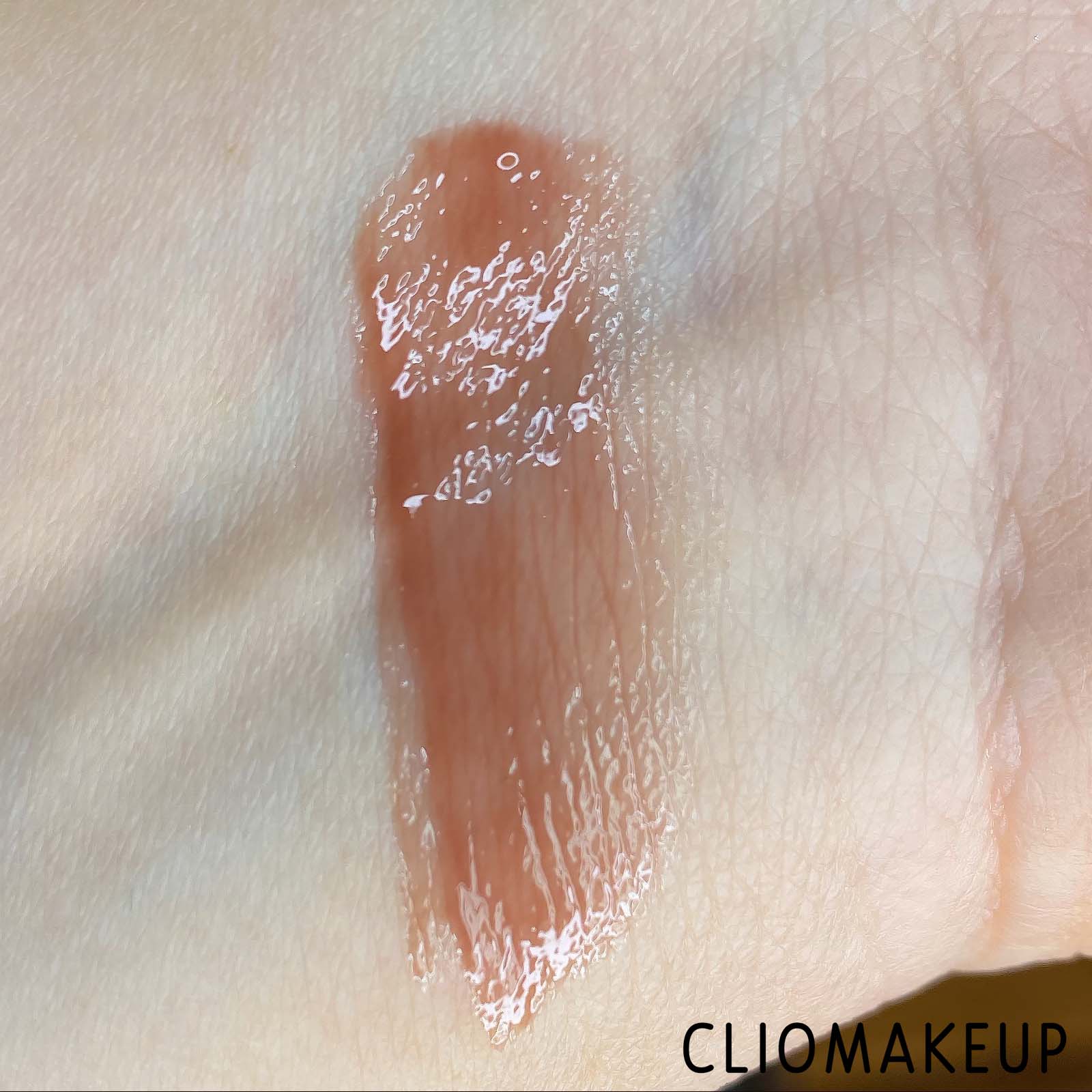 Cliomakeup-Recensione-Gloss-Rare-Beauty-Stay-Vulnerable-Glossy-Lip-Balm-7