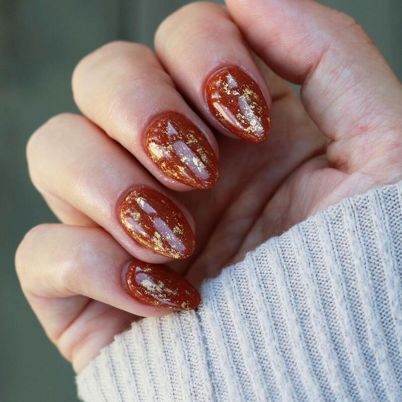 cliomakeup-pumpkin-nails-foglia-oro