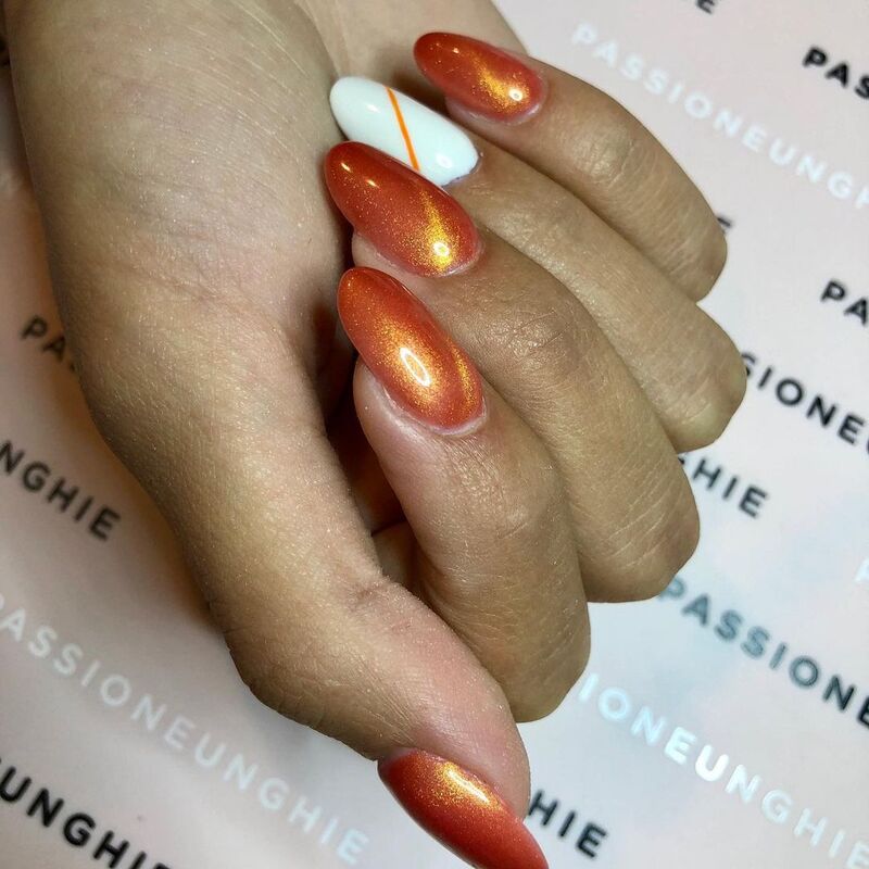 cliomakeup-pumpkin-nails-iridescente