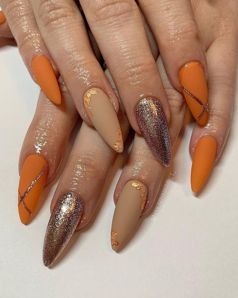 cliomakeup-pumpkin-nails-mistmatched