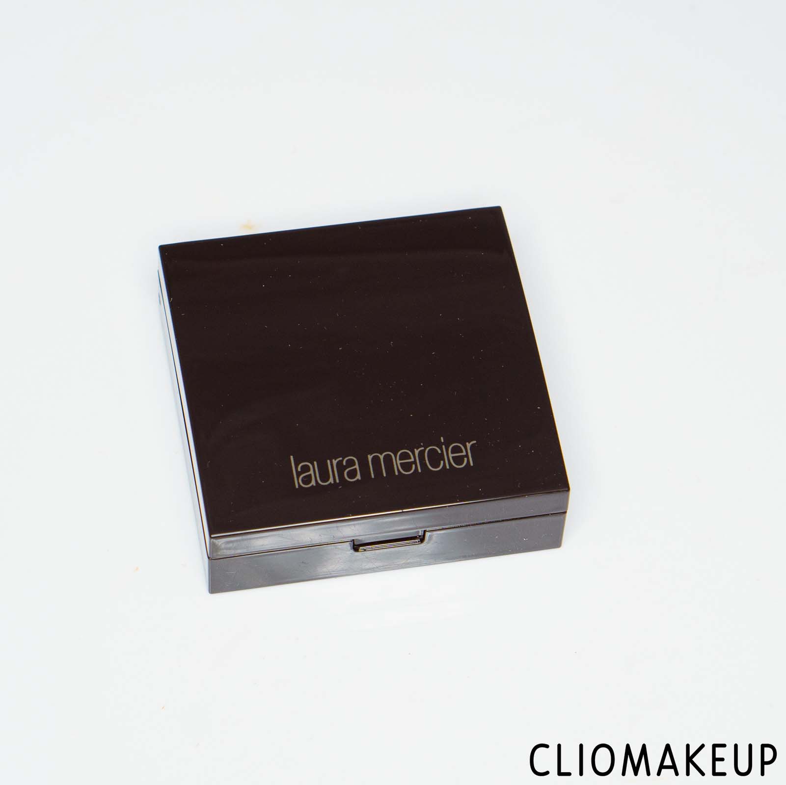 cliomakeup-recensione-cipria-laura-mercier-secret-blurring-powder-for-under-eyes-4