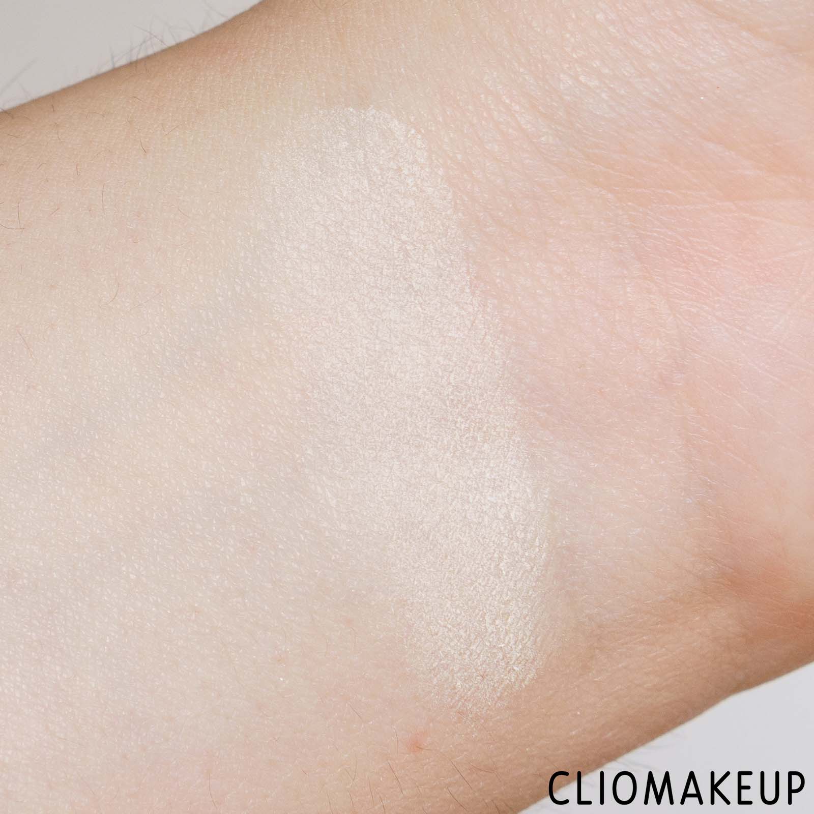 cliomakeup-recensione-cipria-laura-mercier-secret-blurring-powder-for-under-eyes-6