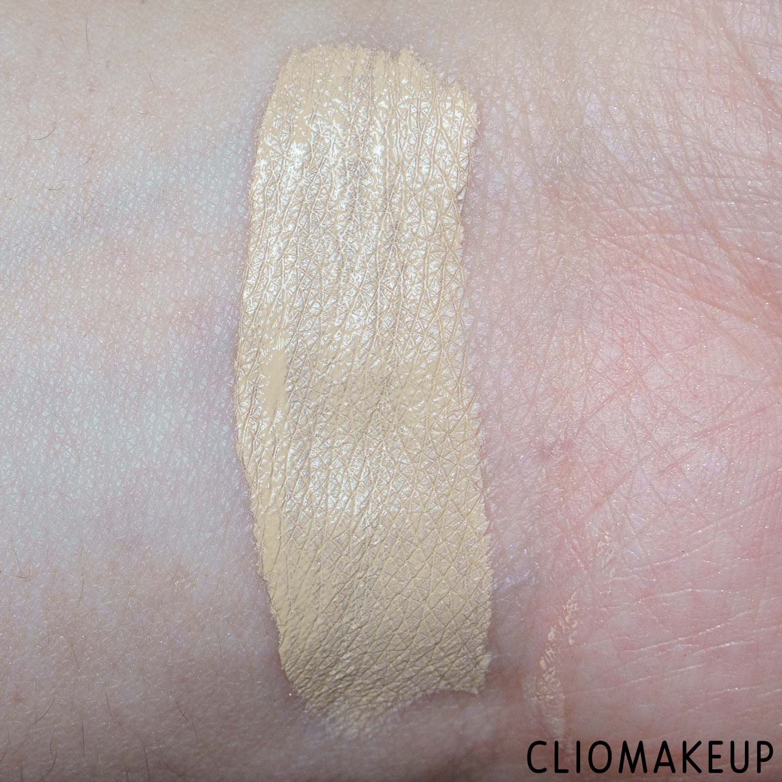 cliomakeup-recensione-correttore-revolution-pro-ultimate-radiant-under-eye-concealer-7