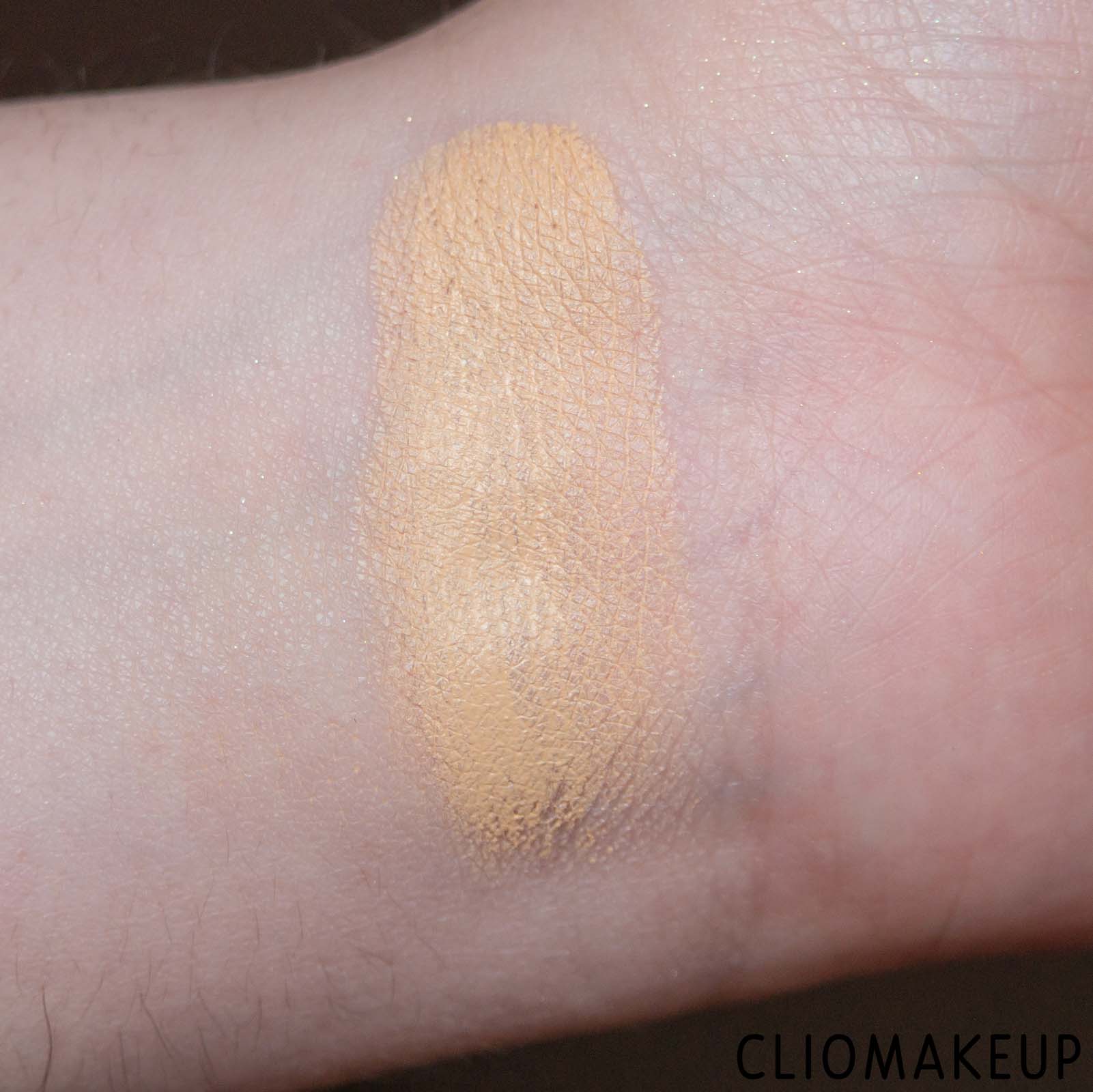 cliomakeup-recensione-correttore-the-balm-anne-t-dotes-concealer-6