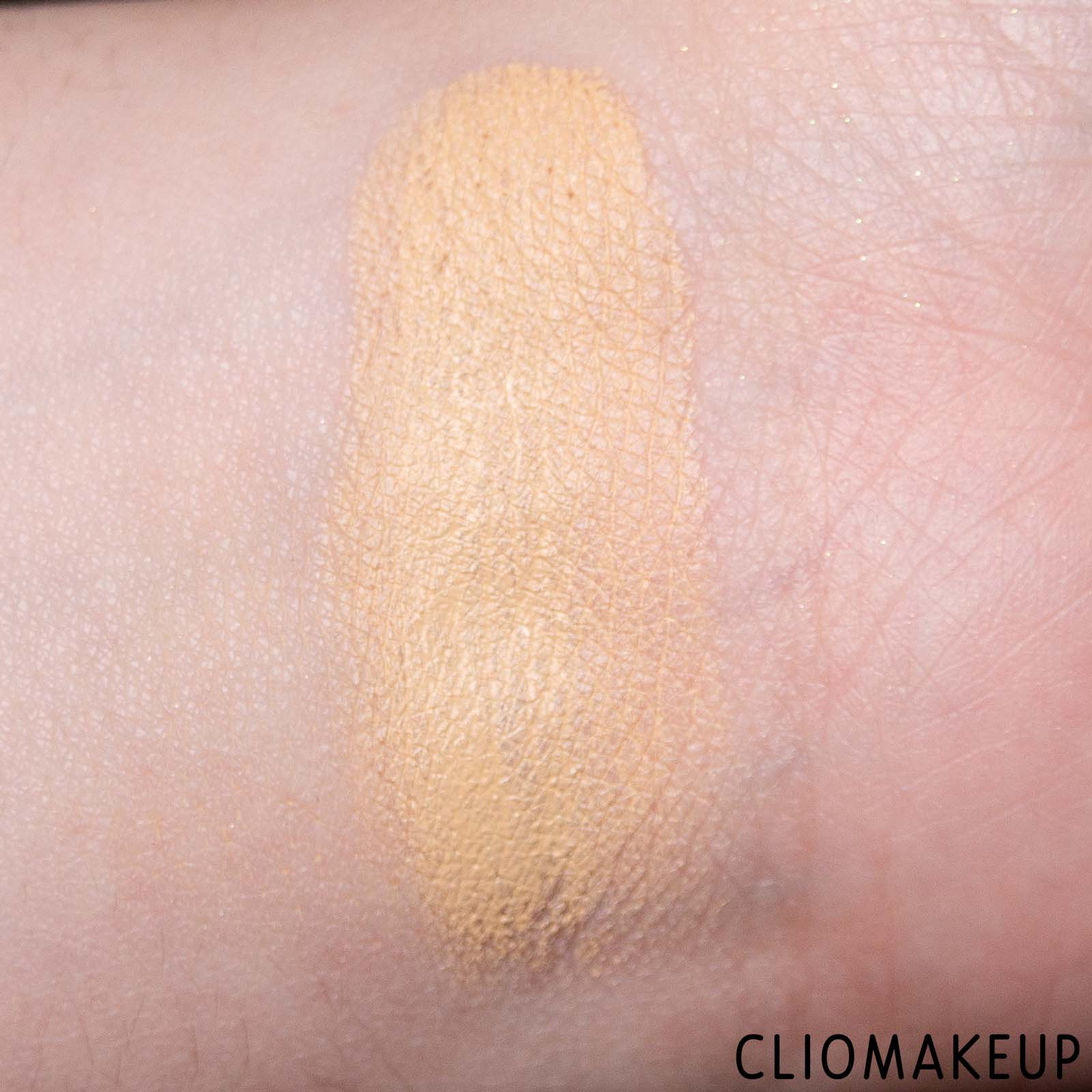 cliomakeup-recensione-correttore-the-balm-anne-t-dotes-concealer-7