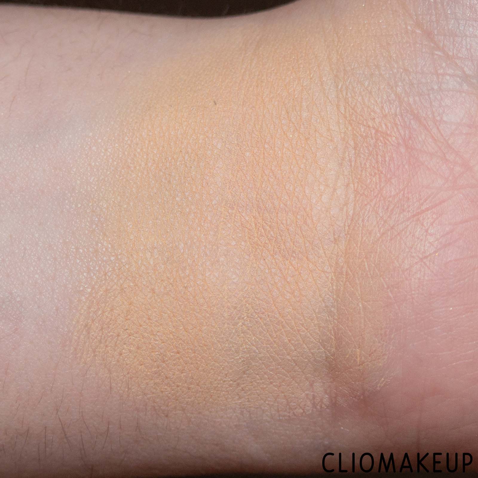 cliomakeup-recensione-correttore-the-balm-anne-t-dotes-concealer-8