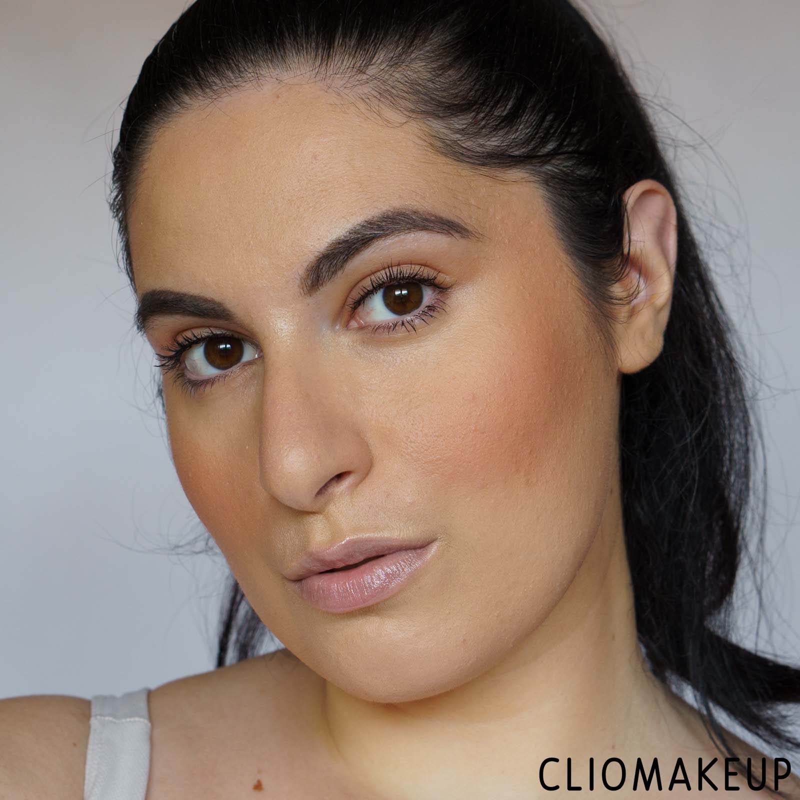 cliomakeup-recensione-illuminante-the-balm-mary-lou-manizer-10