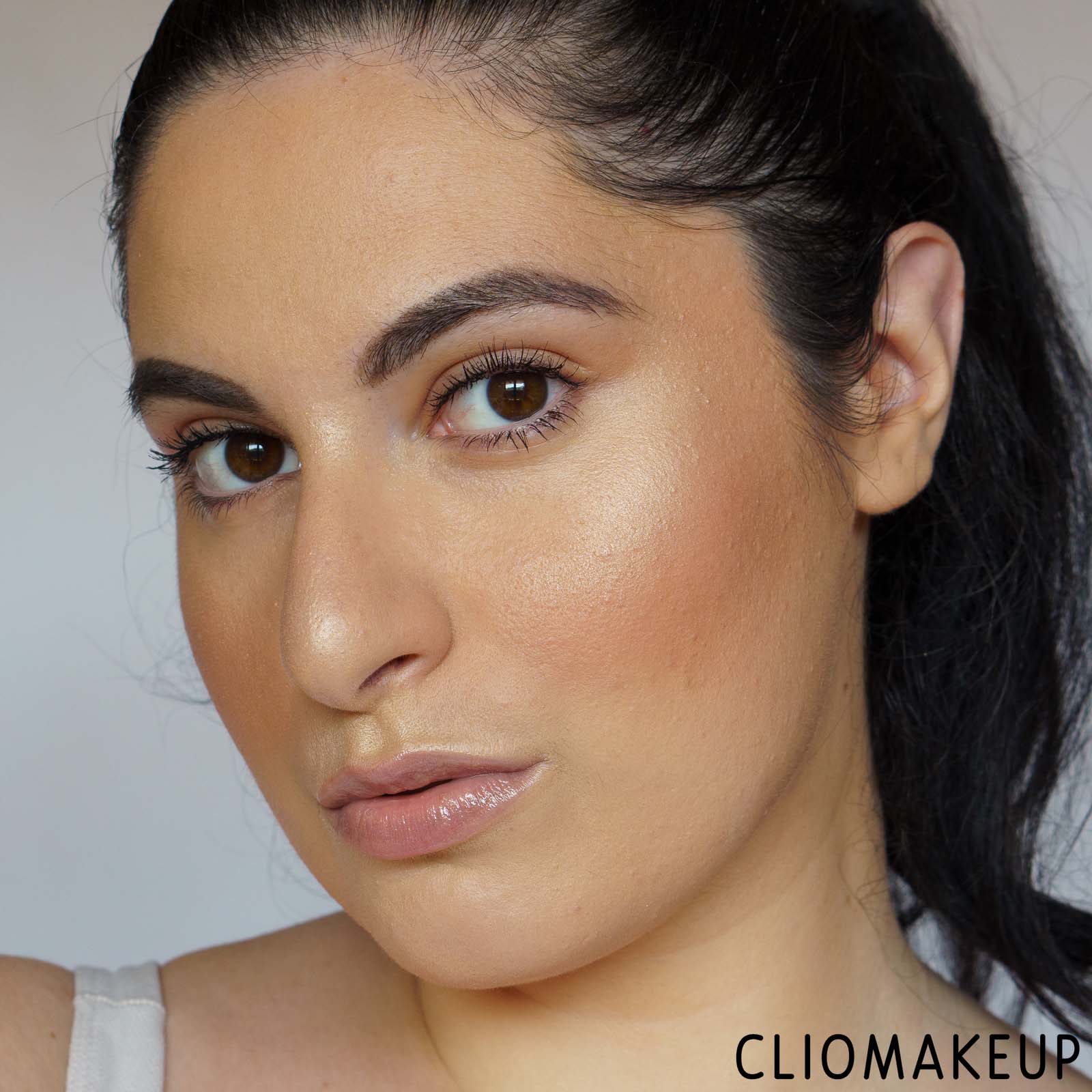 cliomakeup-recensione-illuminante-the-balm-mary-lou-manizer-12