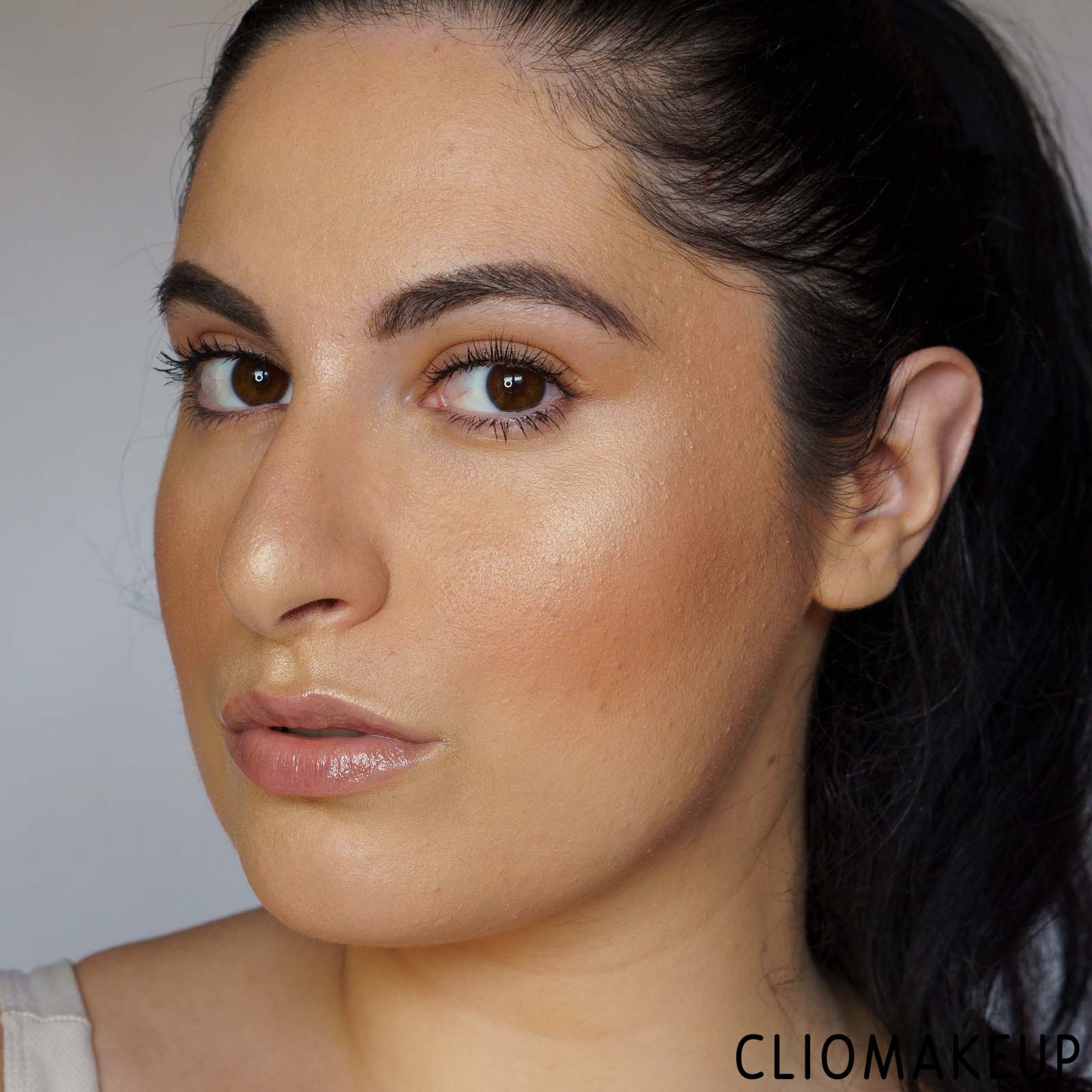 cliomakeup-recensione-illuminante-the-balm-mary-lou-manizer-13