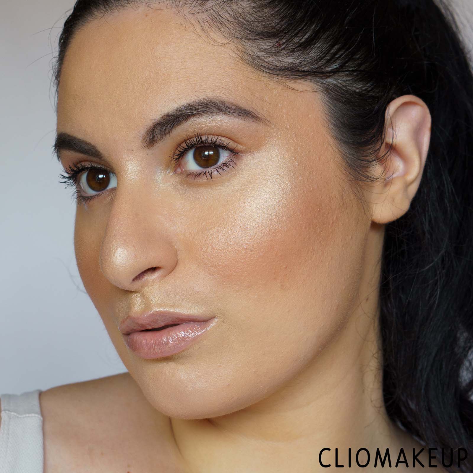 cliomakeup-recensione-illuminante-the-balm-mary-lou-manizer-14