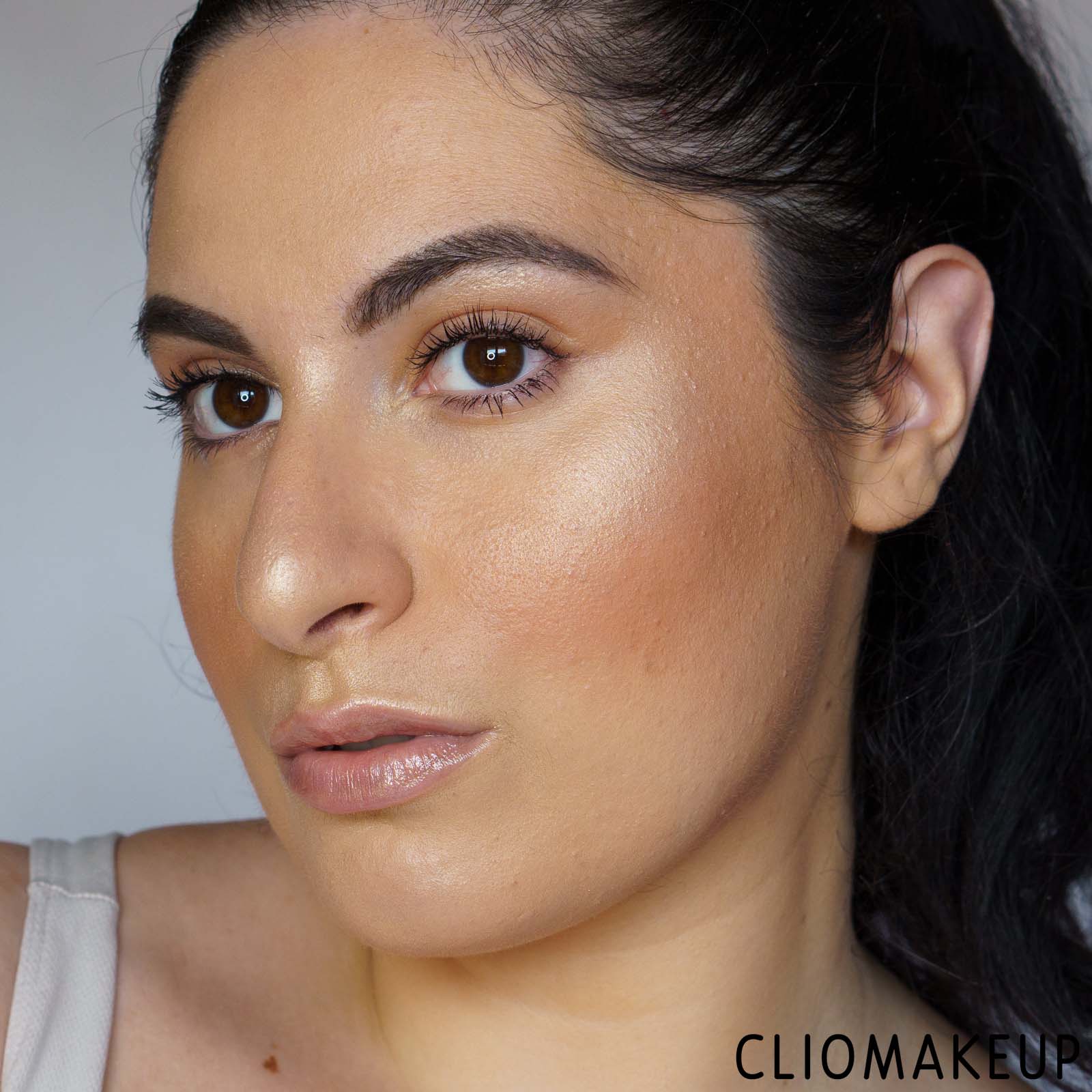 cliomakeup-recensione-illuminante-the-balm-mary-lou-manizer-15