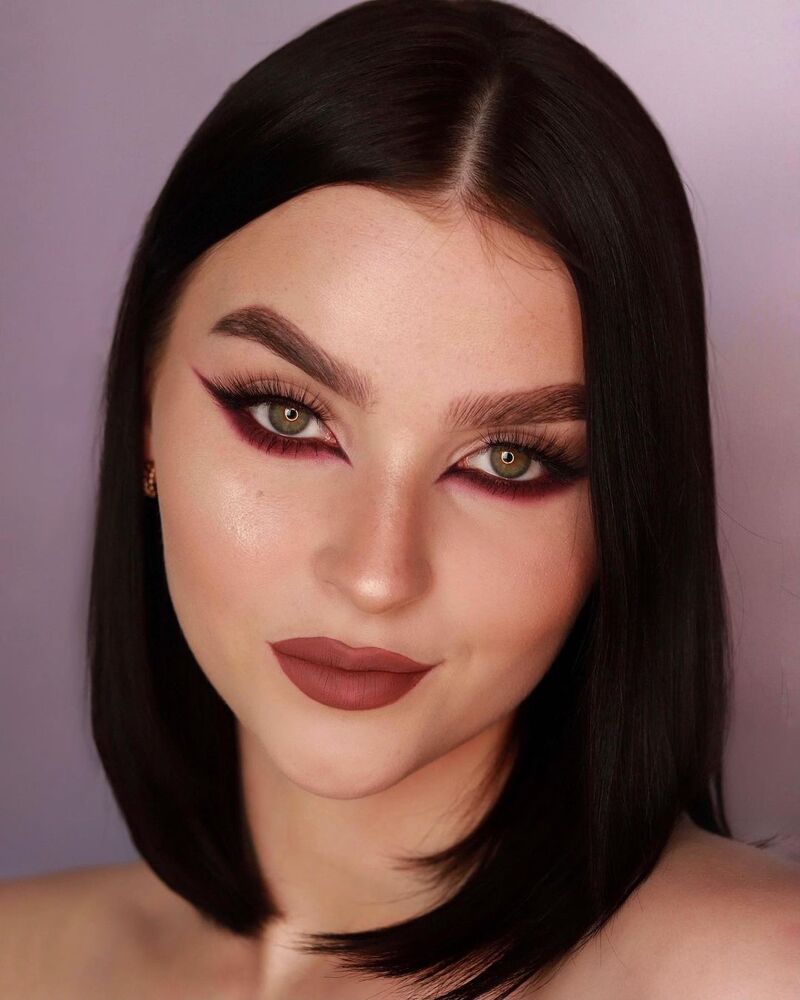 cliomakeup-reverse-cat-eye-burgundy