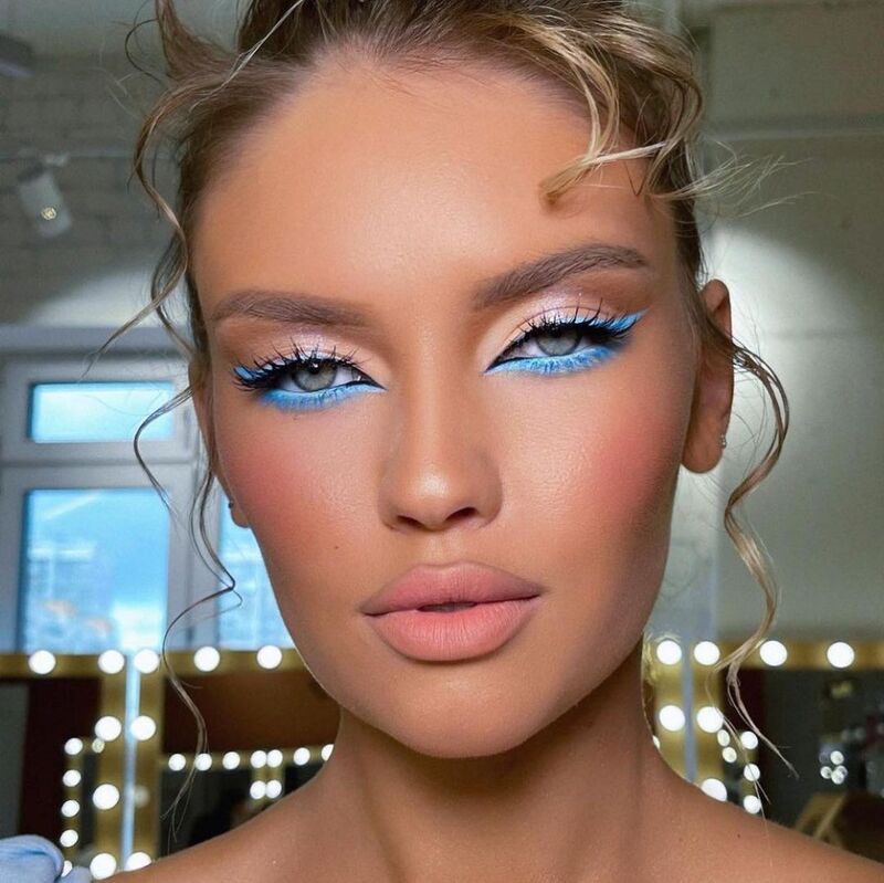 cliomakeup-reverse-cat-eye-colorato-azzurro