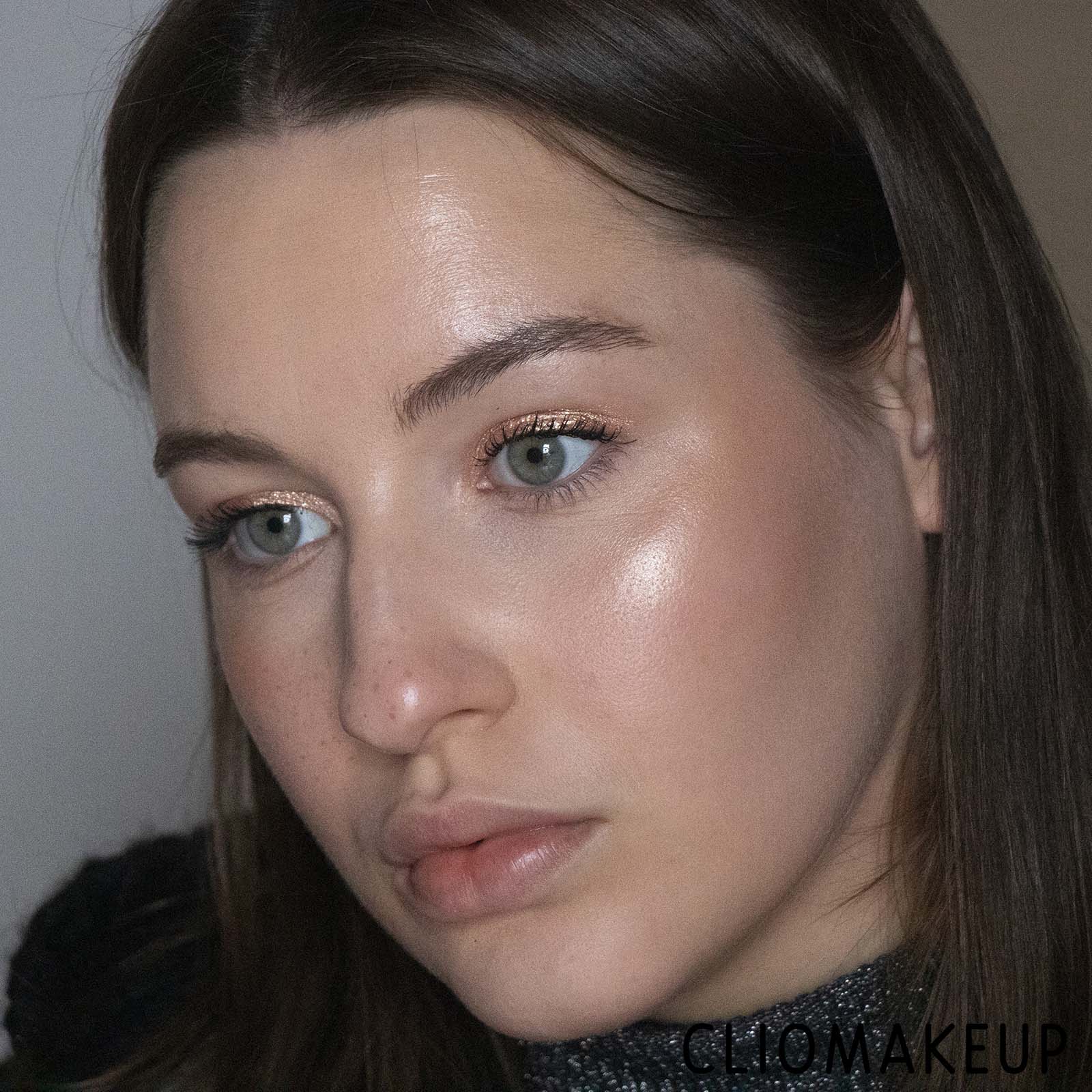 Cliomakeup-Recensione-Illuminante-Revolution-X-Sophx-Face-Highlighter-Duo-12