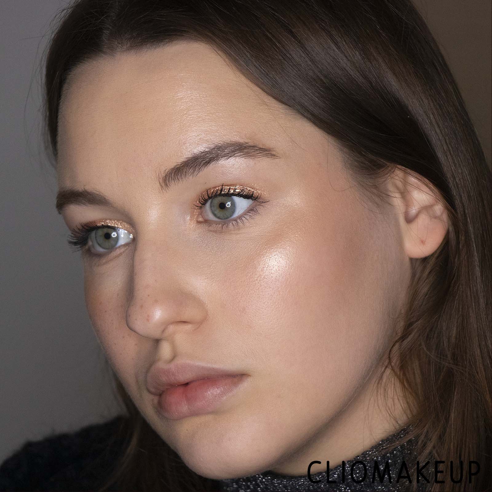 Cliomakeup-Recensione-Illuminante-Revolution-X-Sophx-Face-Highlighter-Duo-13