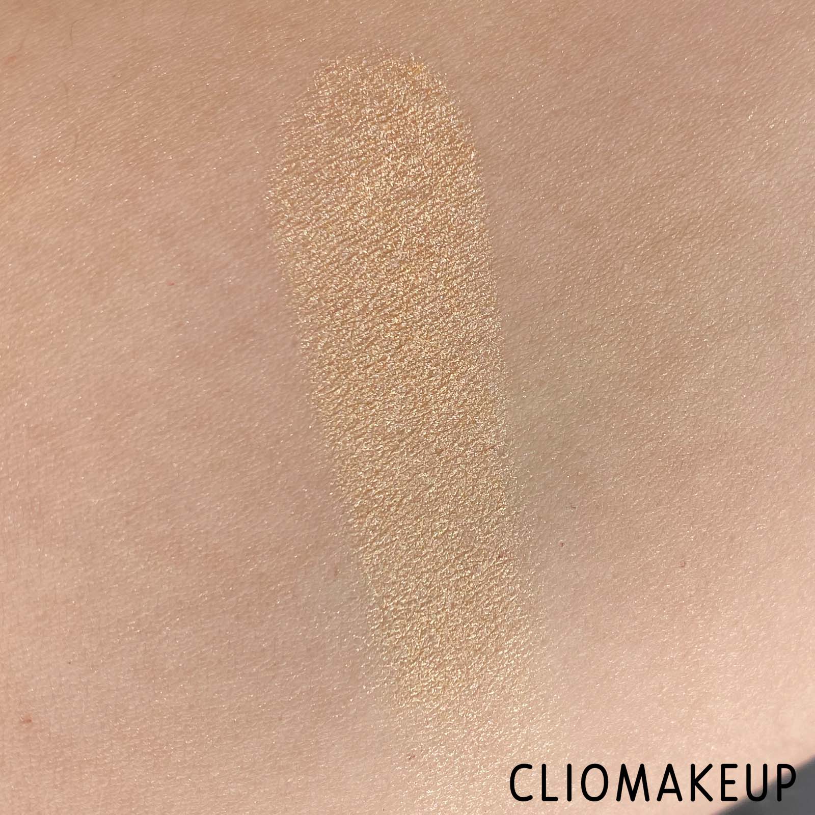 Cliomakeup-Recensione-Illuminante-Revolution-X-Sophx-Face-Highlighter-Duo-7