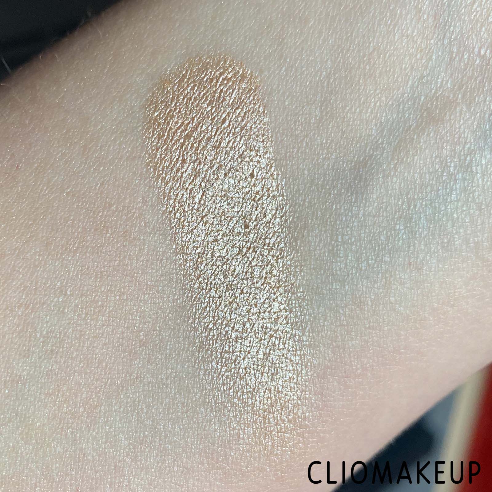 Cliomakeup-Recensione-Illuminante-Revolution-X-Sophx-Face-Highlighter-Duo-8