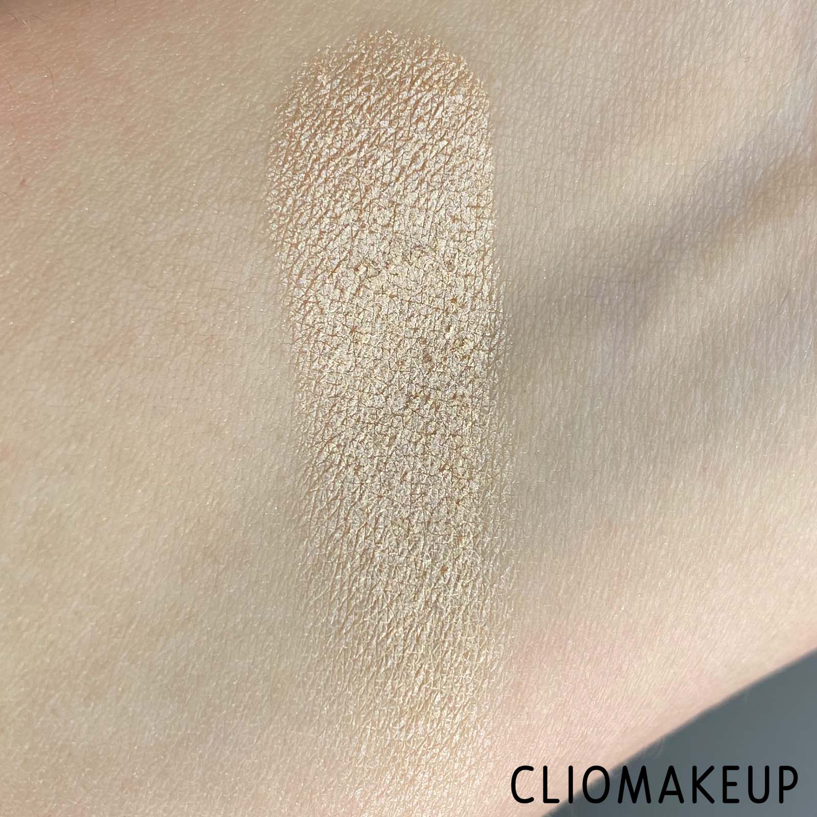 Cliomakeup-Recensione-Illuminante-Revolution-X-Sophx-Face-Highlighter-Duo-9