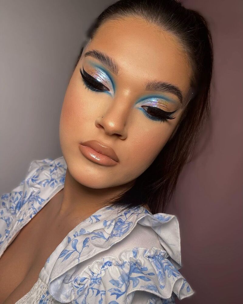 cliomakeup-ice-blue-makeup-2021-2022-cut-crease