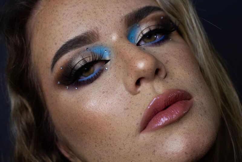 cliomakeup-ice-blue-makeup-2021-2022-punto-luce