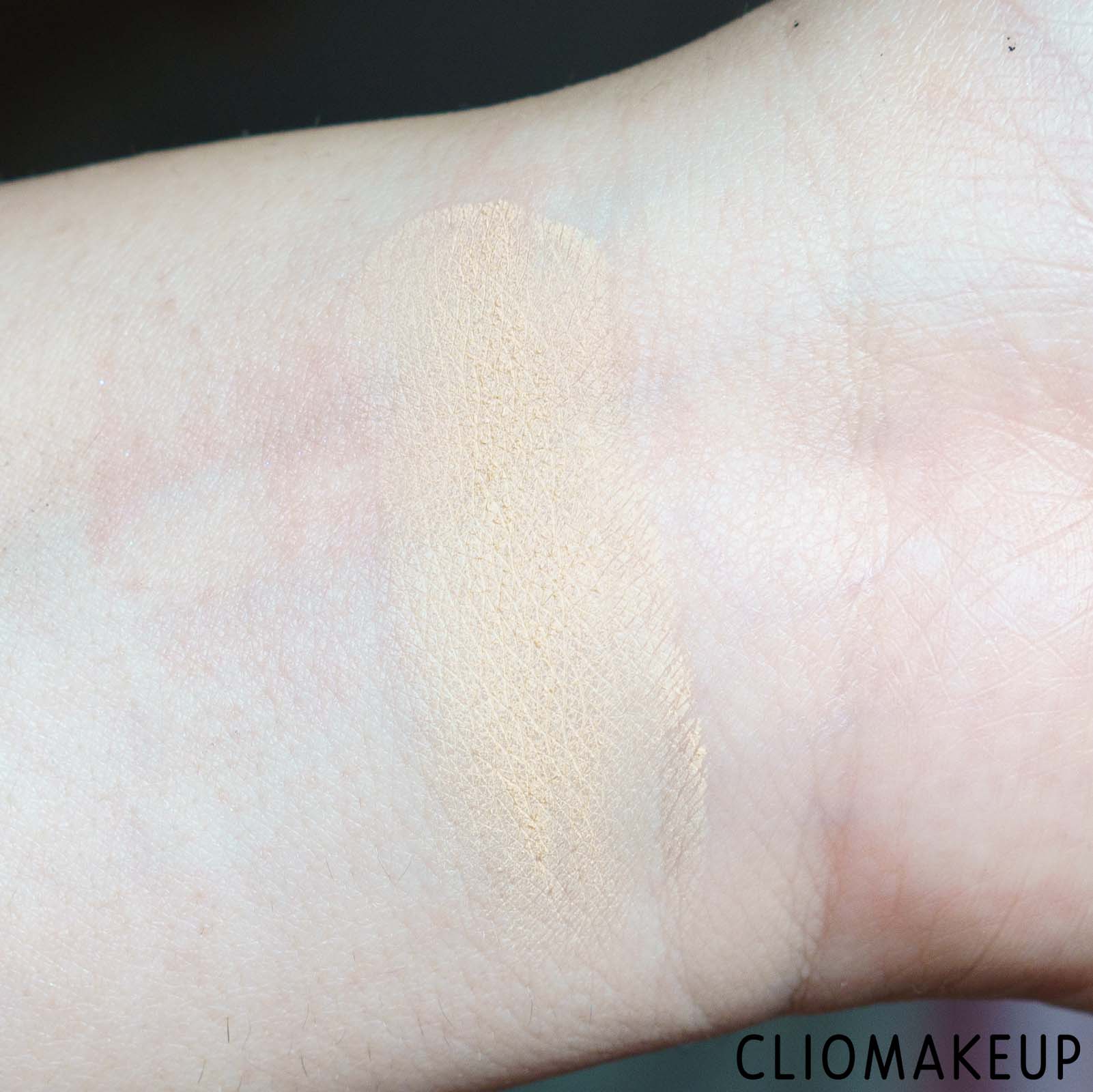 cliomakeup-recensione-fondotinta-naj-oleari-silk-feel-wet-e-dry-powder-foundation-6