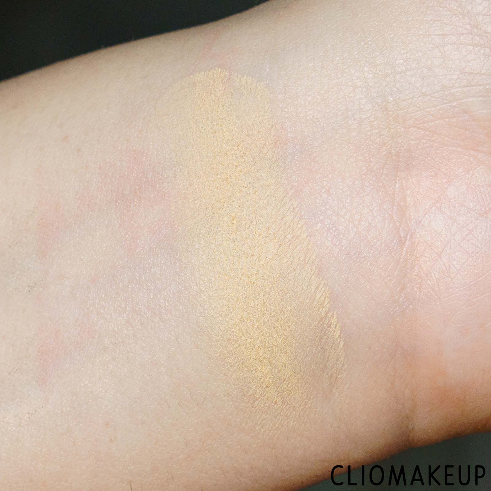 cliomakeup-recensione-fondotinta-naj-oleari-silk-feel-wet-e-dry-powder-foundation-7