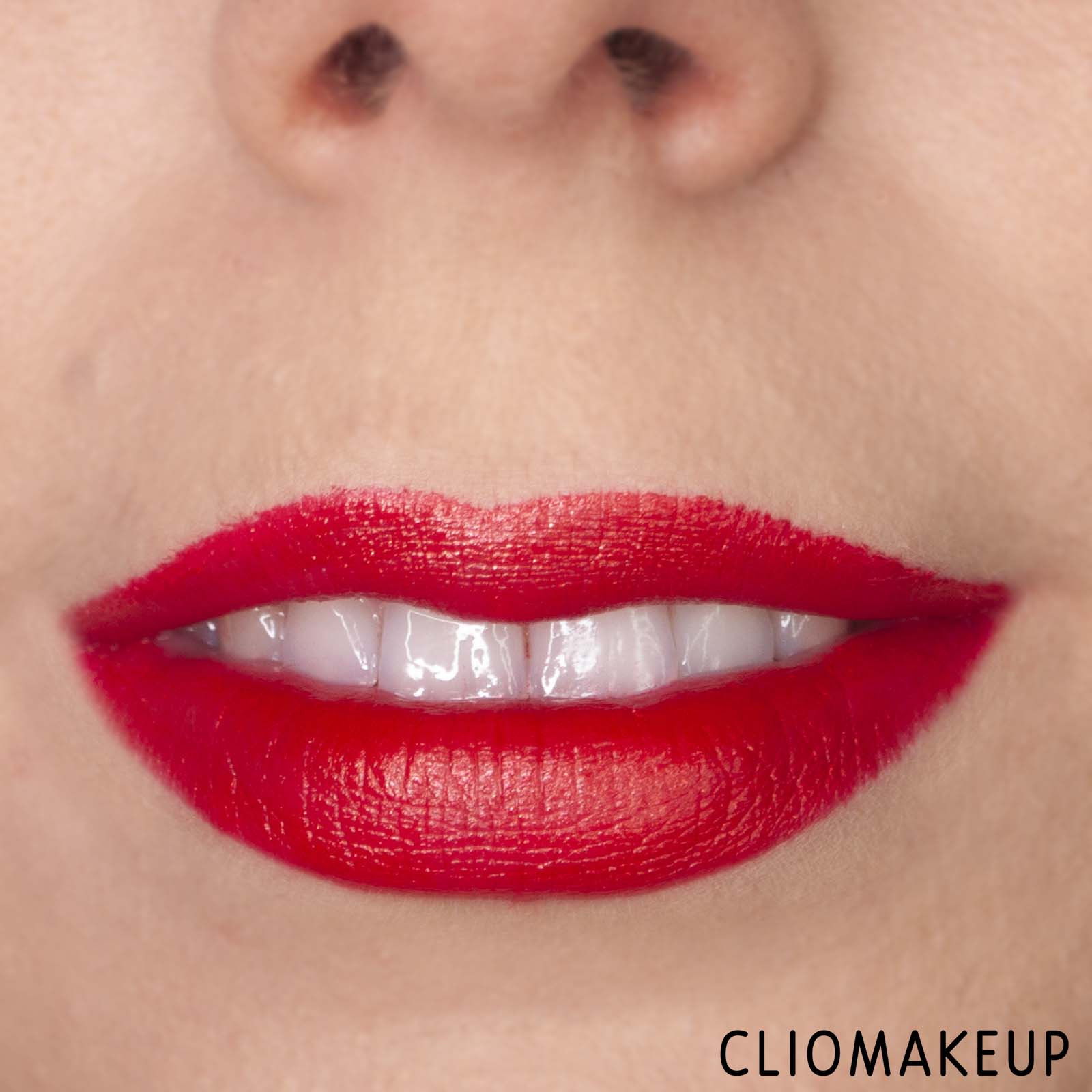 cliomakeup-recensione-rossetto-chiara-ferragni-make-up-all-that-glitter-lipstick-10