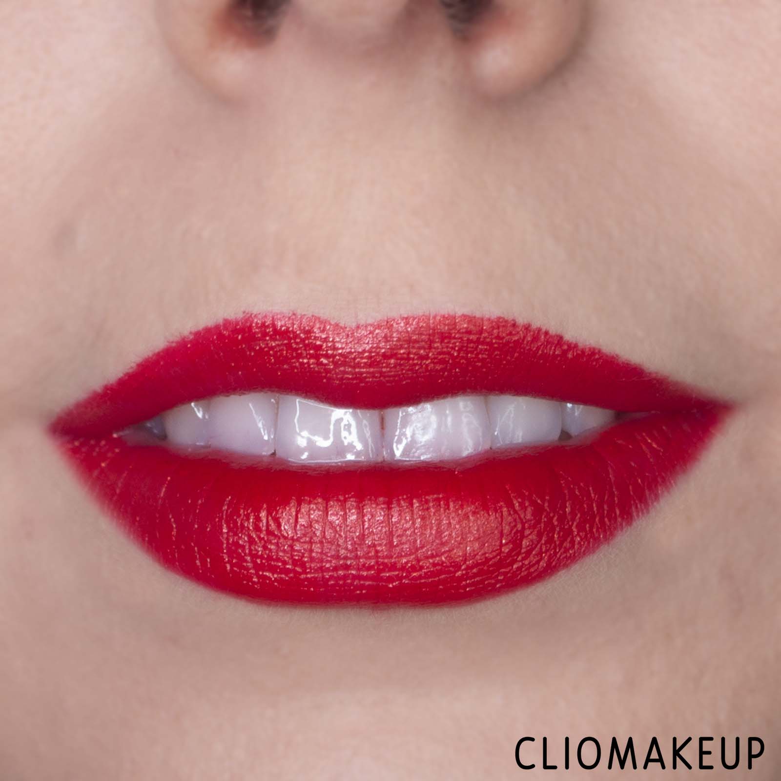 cliomakeup-recensione-rossetto-chiara-ferragni-make-up-all-that-glitter-lipstick-11