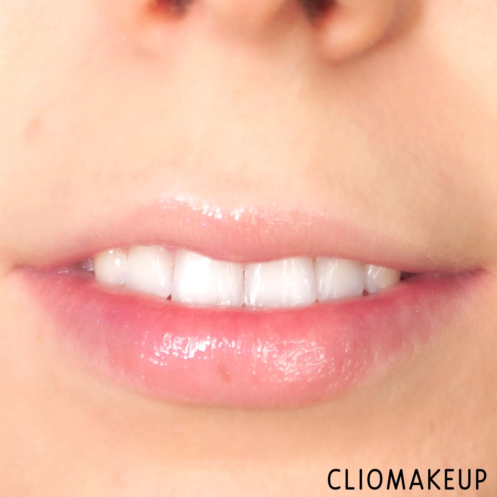 cliomakeup-recensione-gloss-catrice-volumizing-extreme-lip-booster-11