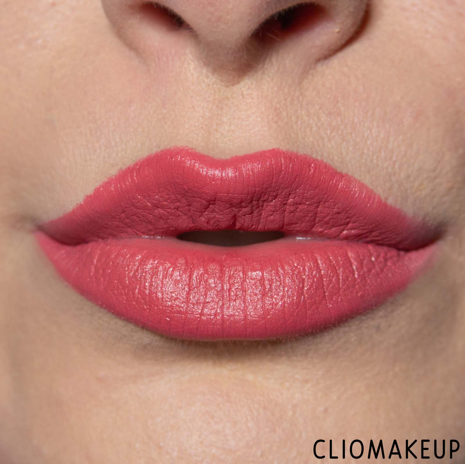 cliomakeup-recensione-rossetto-mac-hypnotizing-holiday-matte-lipstick-11