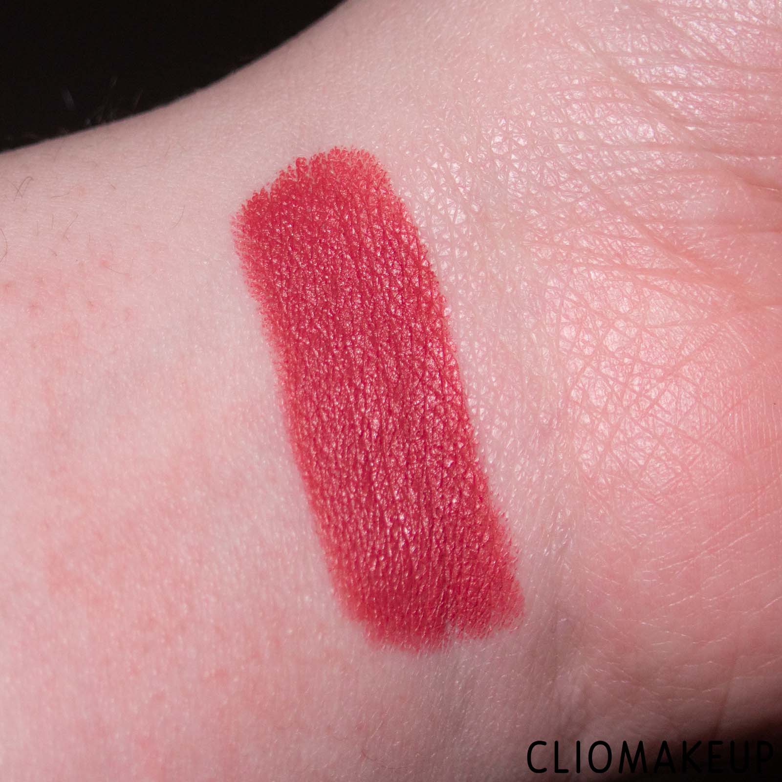 cliomakeup-recensione-rossetto-mac-hypnotizing-holiday-matte-lipstick-7