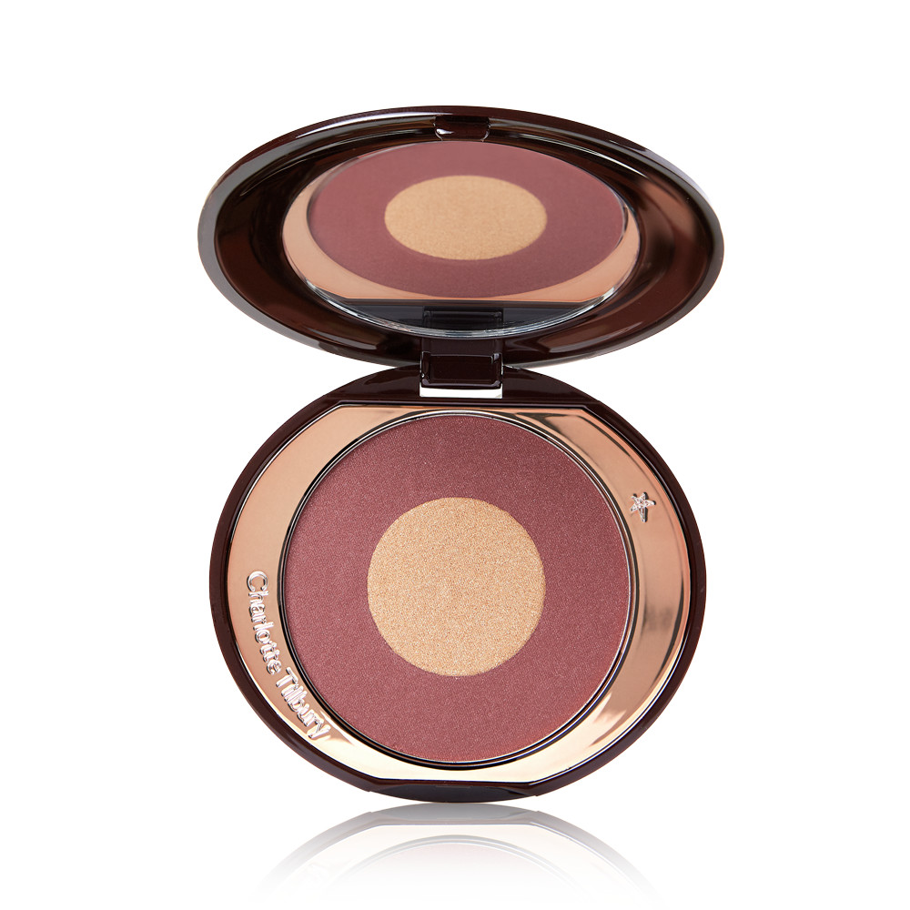 Cliomakeup-tendenze-beauty-and-just-like-that-Charlotte-Tilbury-Cheek-To-Chic-Blush