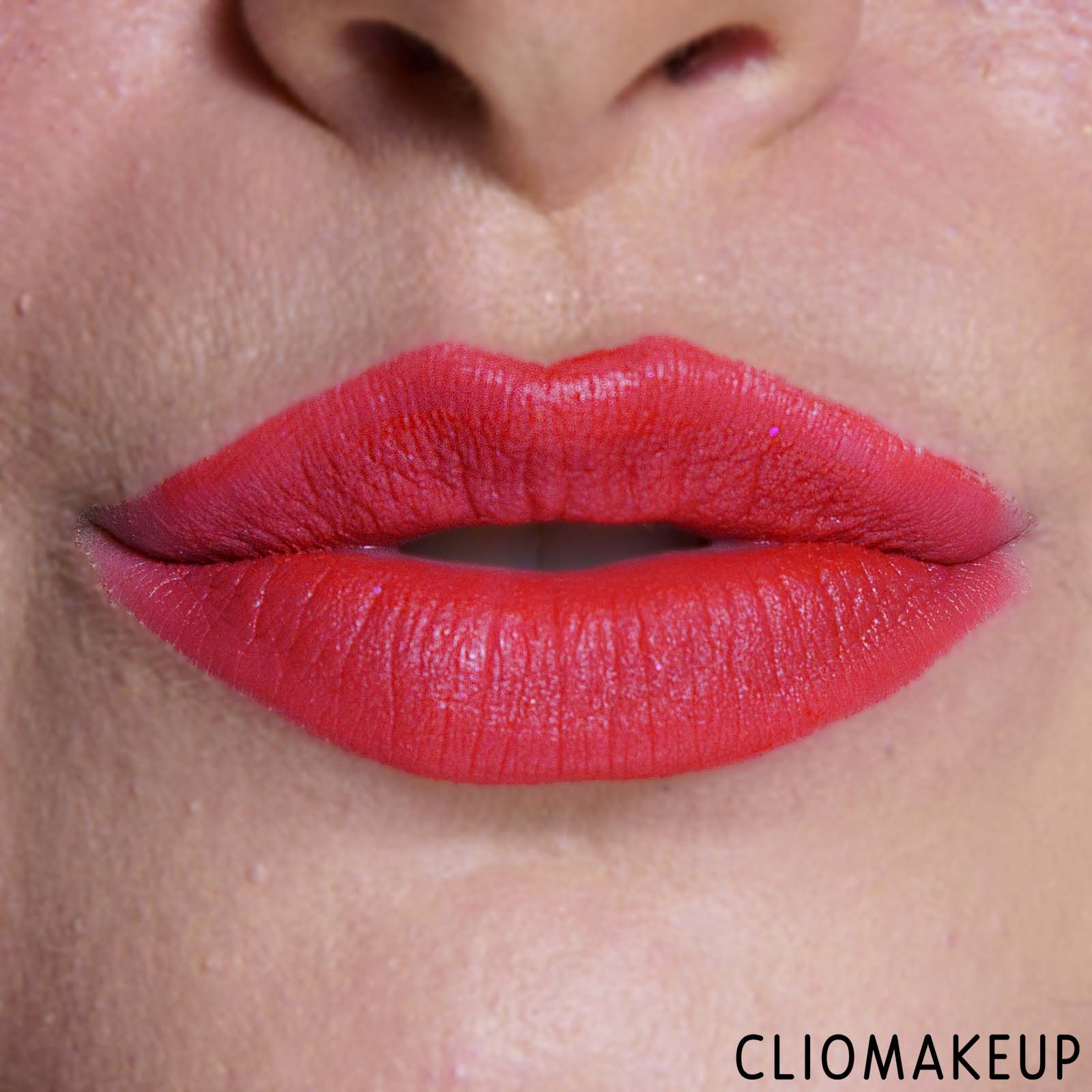 cliomakeup-recensione-rossetto-ruby-boo-powder-kiss-liquid-lipstick-12