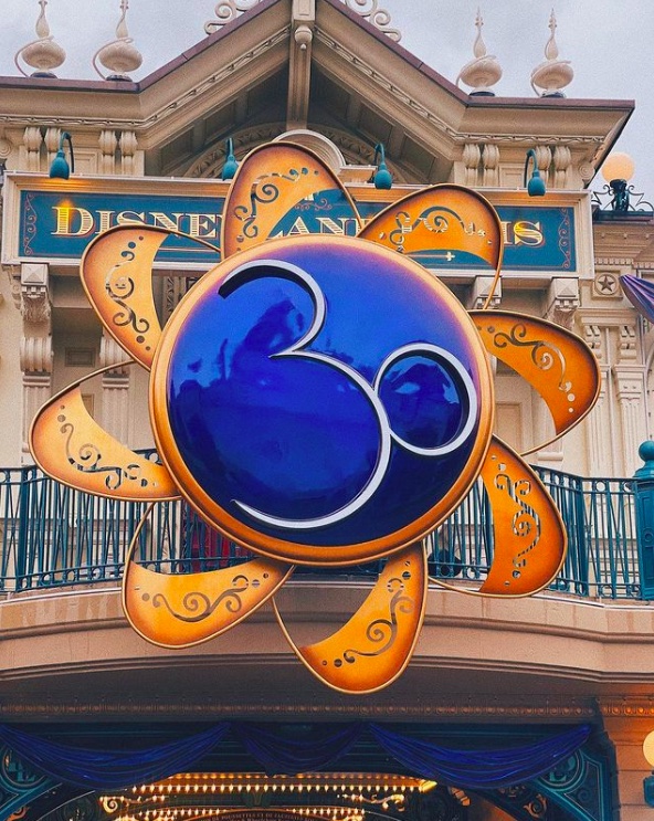 Cliomakeup-disneyland-paris-30-anniversario-logo-entrata-parco