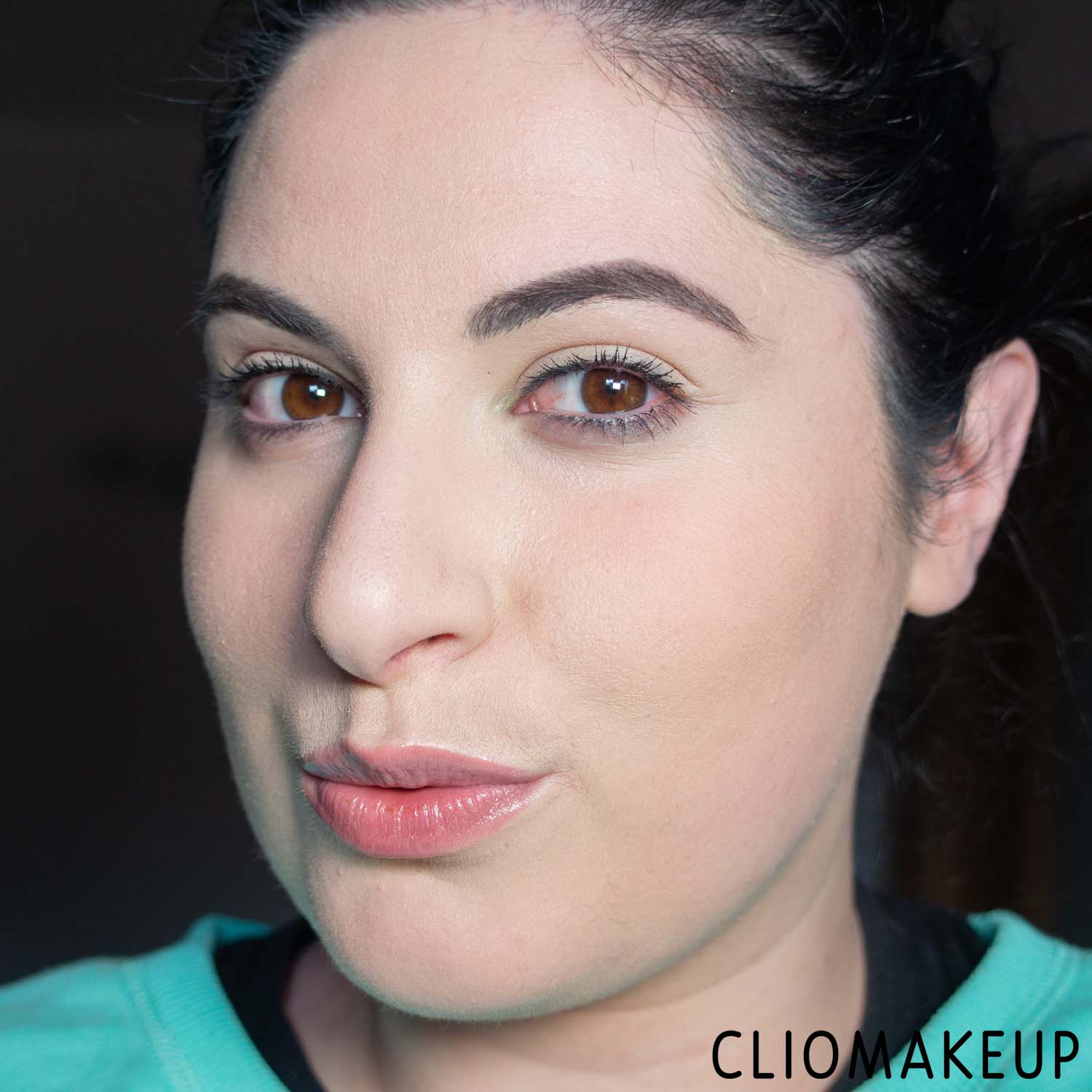 cliomakeup-recensione-blush-catrice-glowing-powder-blush-11