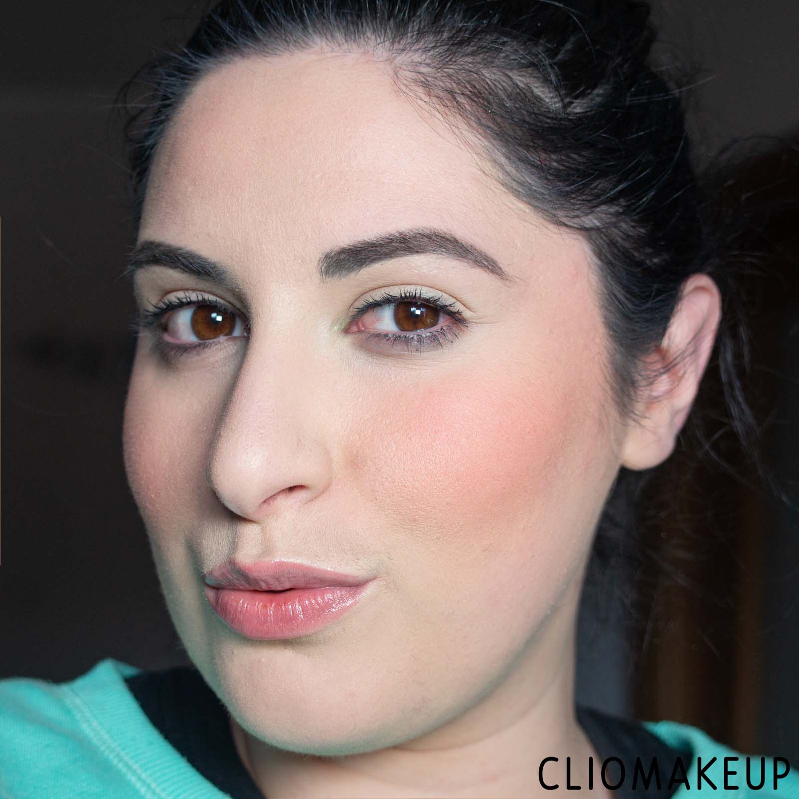 cliomakeup-recensione-blush-catrice-glowing-powder-blush-13