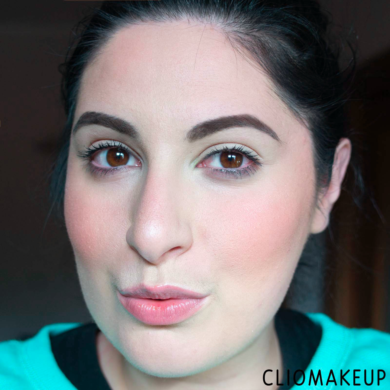 cliomakeup-recensione-blush-catrice-glowing-powder-blush-14