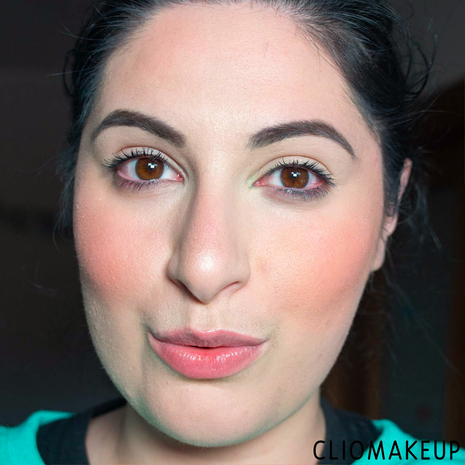 cliomakeup-recensione-blush-catrice-glowing-powder-blush-15