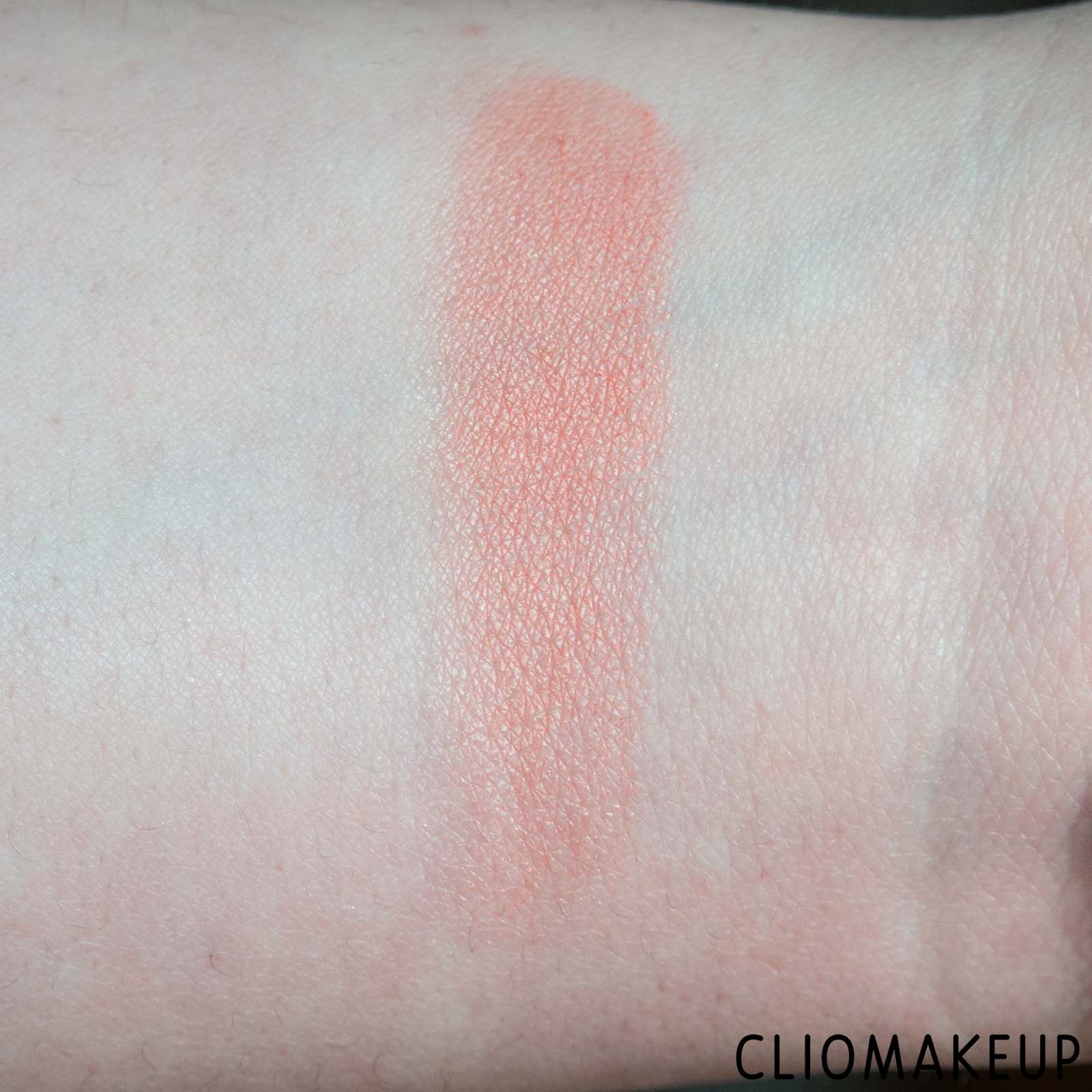 cliomakeup-recensione-blush-catrice-glowing-powder-blush-6