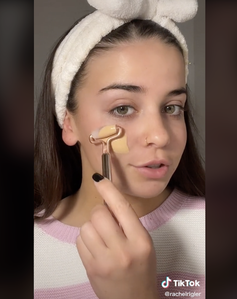 cliomakeup-tips-beauty-tiktok-teamclio-rullo-fondotinta