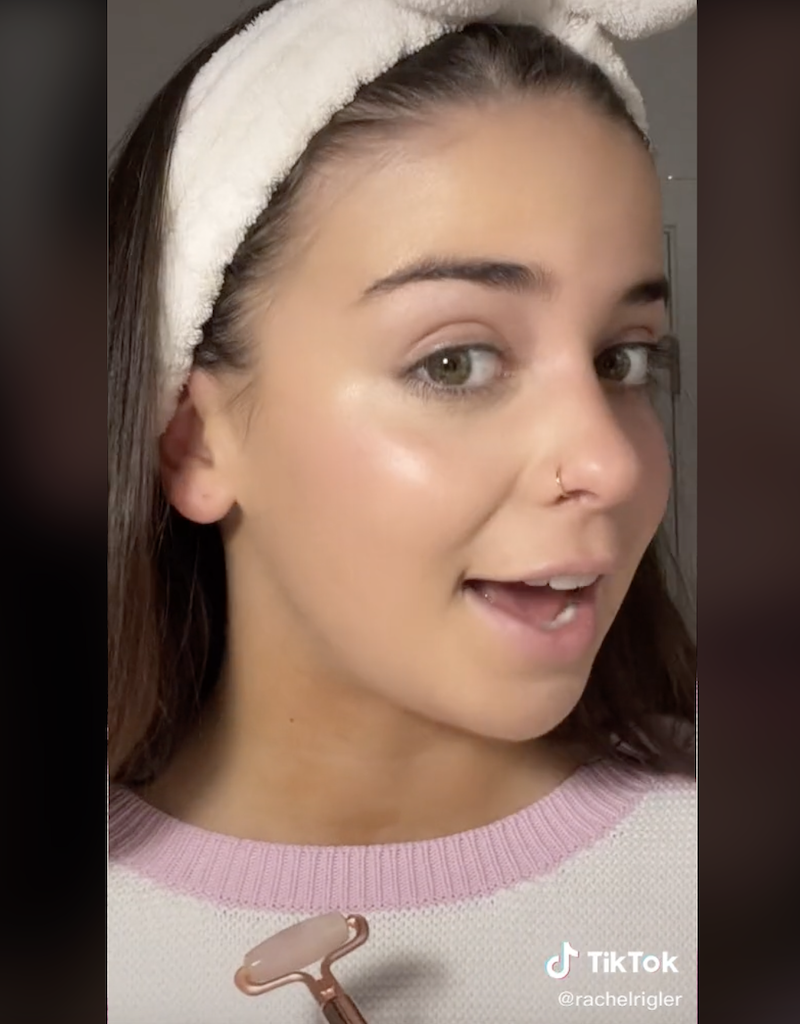 cliomakeup-tips-beauty-tiktok-teamclio-rullo-fondotinta2