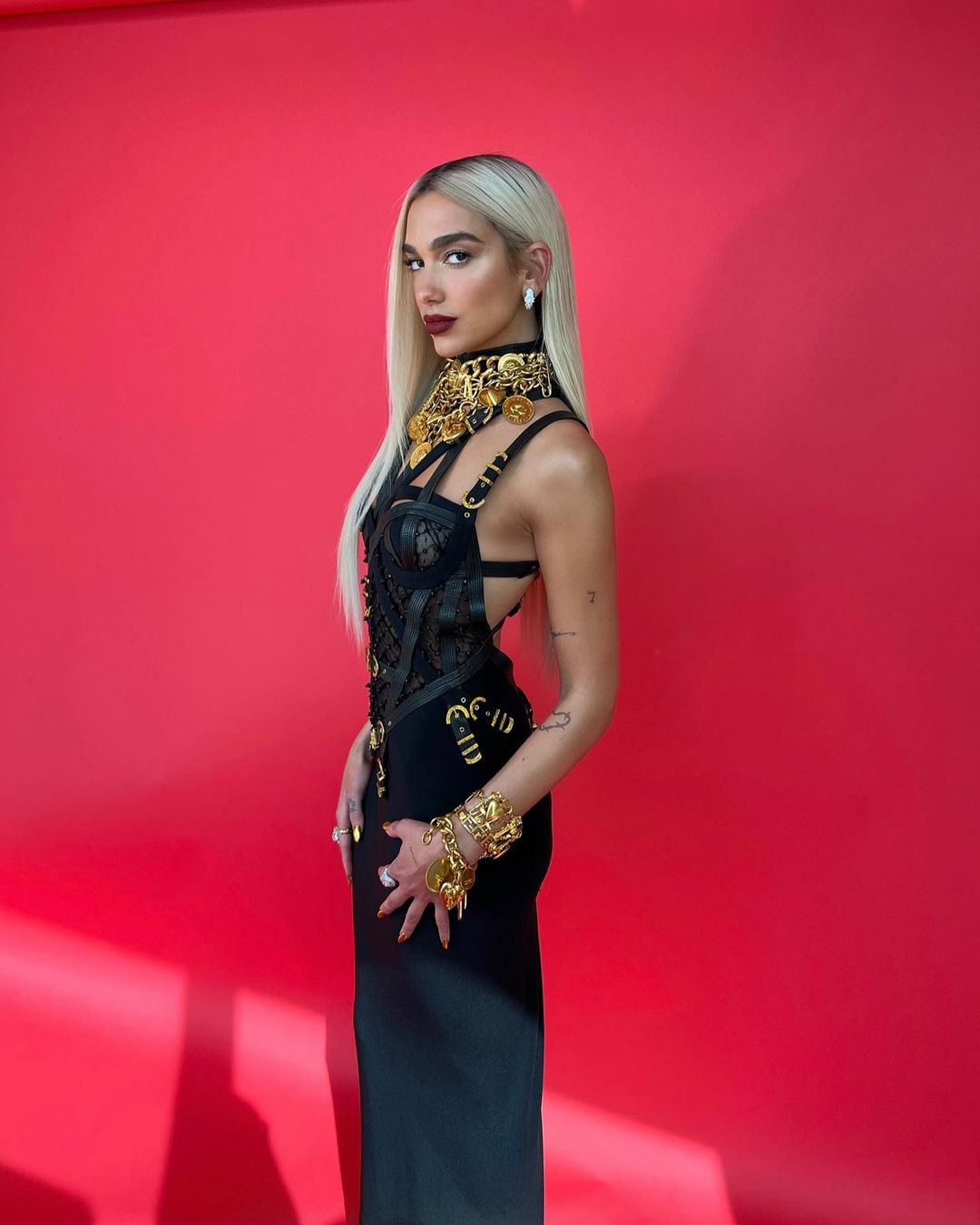 Cliomakeup-grammy-2022-dualièa-versace