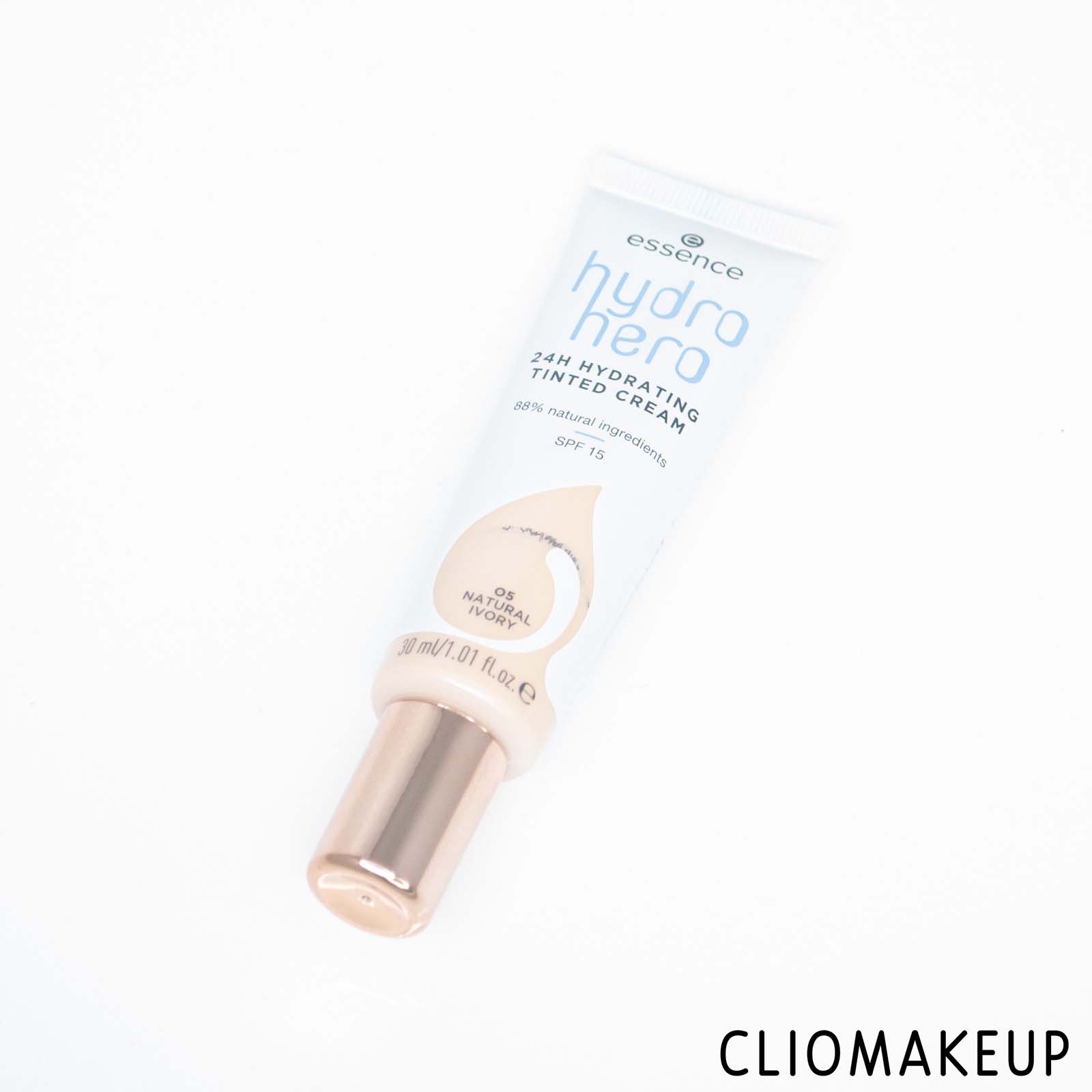 cliomakeup-recensione-fondotinta-essence-hydro-hero-24h-hydrating-tinted-cream-spf15-2