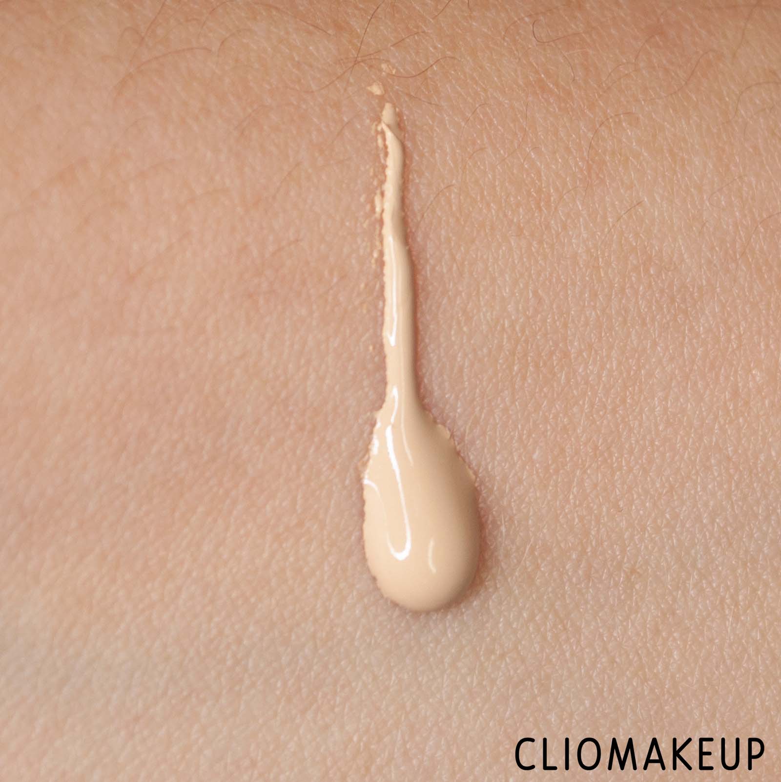 cliomakeup-recensione-fondotinta-essence-hydro-hero-24h-hydrating-tinted-cream-spf15-7