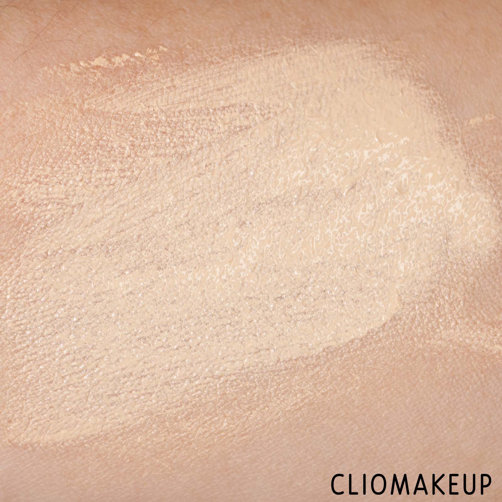 cliomakeup-recensione-fondotinta-essence-hydro-hero-24h-hydrating-tinted-cream-spf15-9