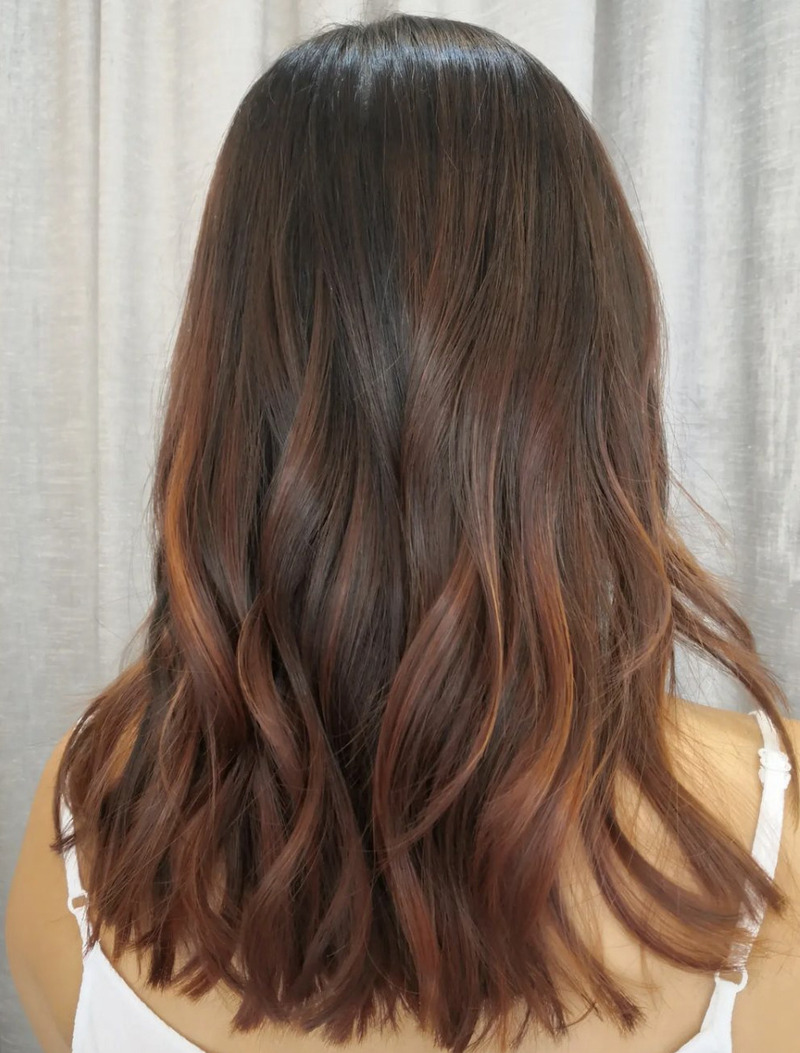 cliomakeup-tinte-capelli-che-ringiovaniscono-balayage-rosso