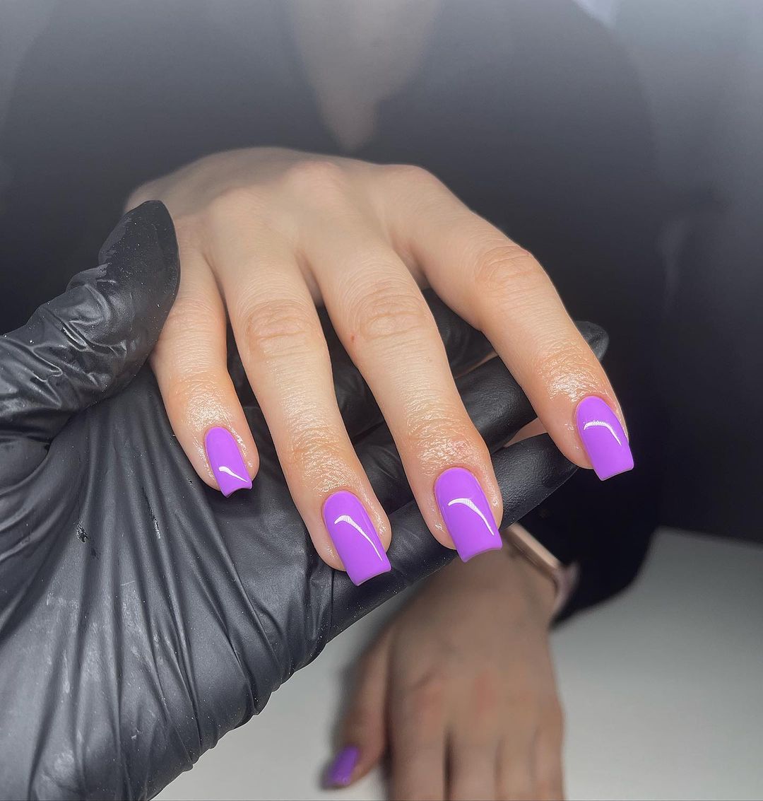 Cliomakeup-unghie-pastle-pop-purple-manicure-monocolore